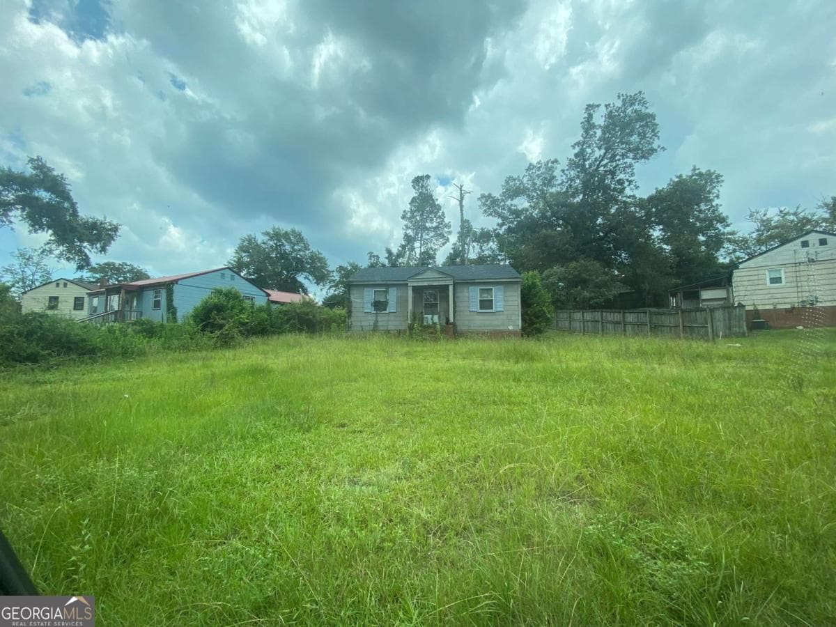 2 bedroom, 1 bathroom, 825 sq ft single family residence for sale at 2344 Henry Circle, Augusta, GA 30906 — photo 2