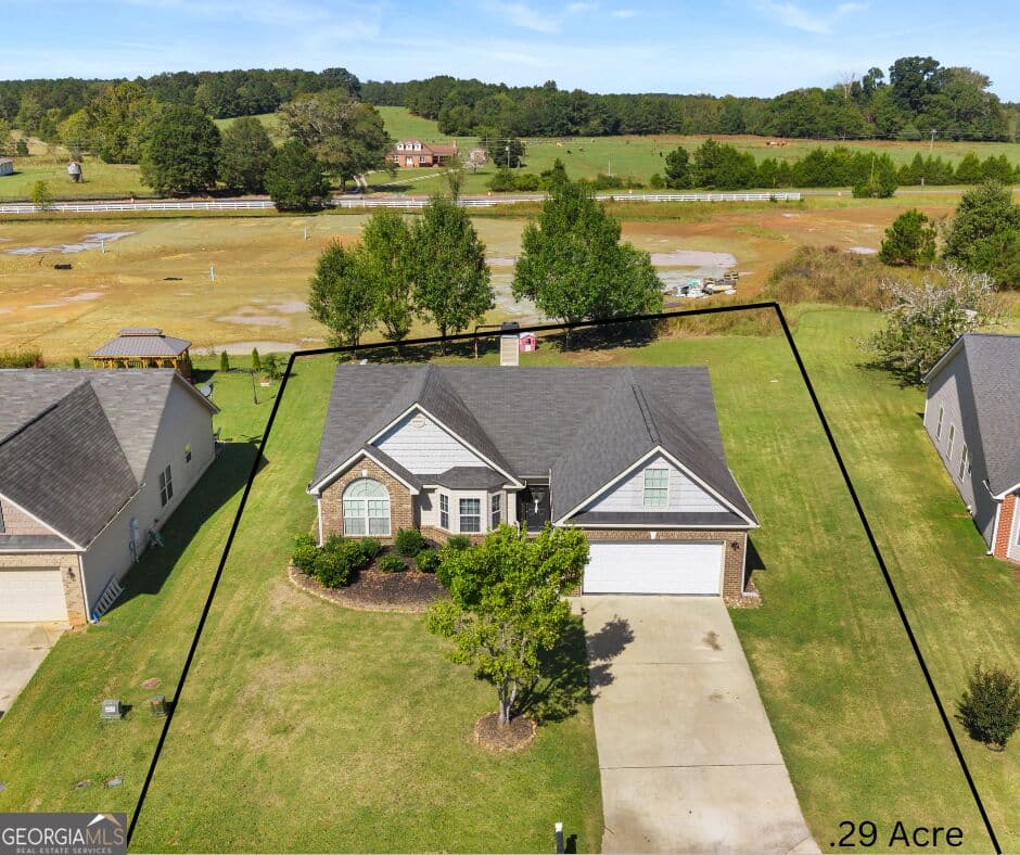 3 bedroom, 2 bathroom, 2,125 sq ft single family residence for sale at 117 Oakwood Drive, Eatonton, GA 31024 — photo 4