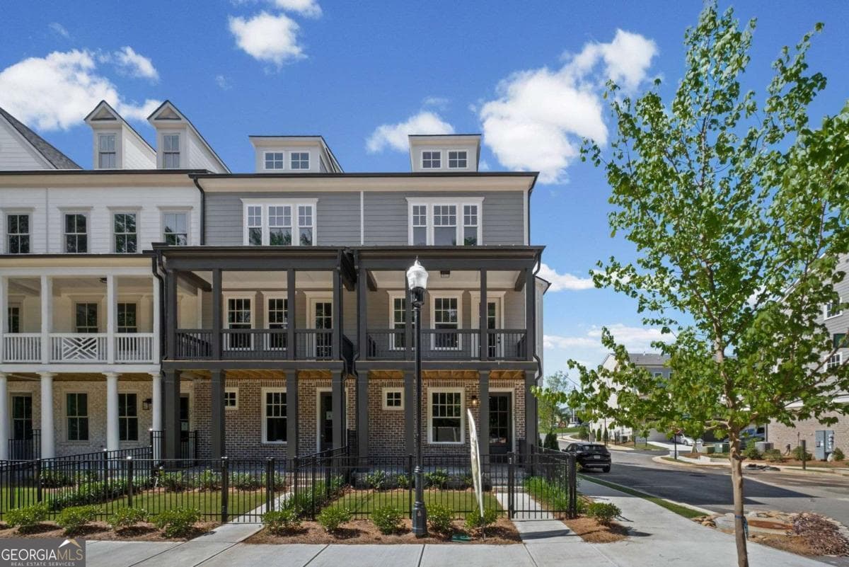 3 bedroom, 3.5 bathroom townhouse for sale at 1963 Flying Scotsman Drive 20, Kennesaw, GA 30144 — photo 2