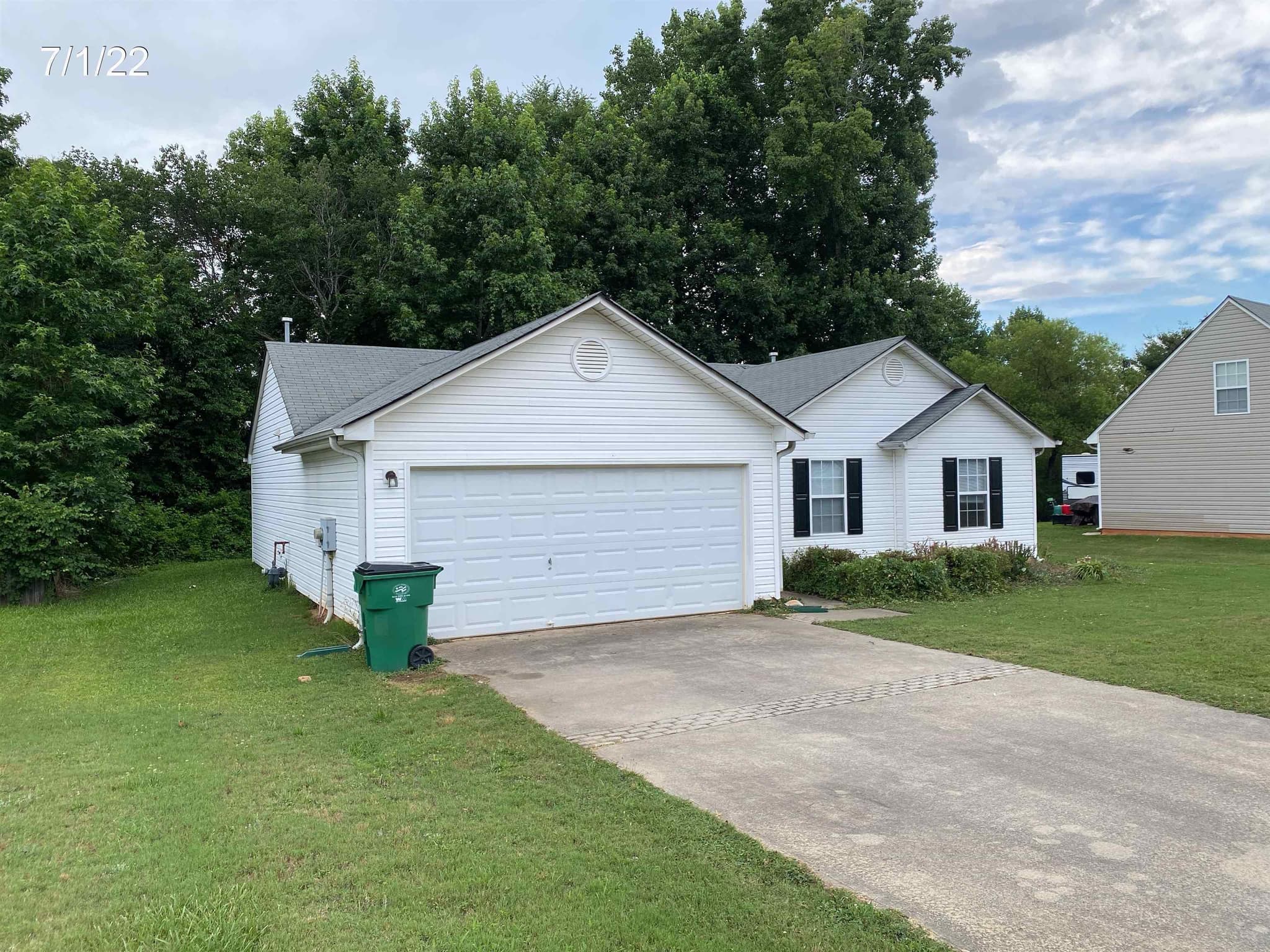3 bedroom, 2 bathroom, 1,275 sq ft single family residence for rent at 413 Shenandoah Court, Winder, GA 30680 for $1,795 a month — photo 3