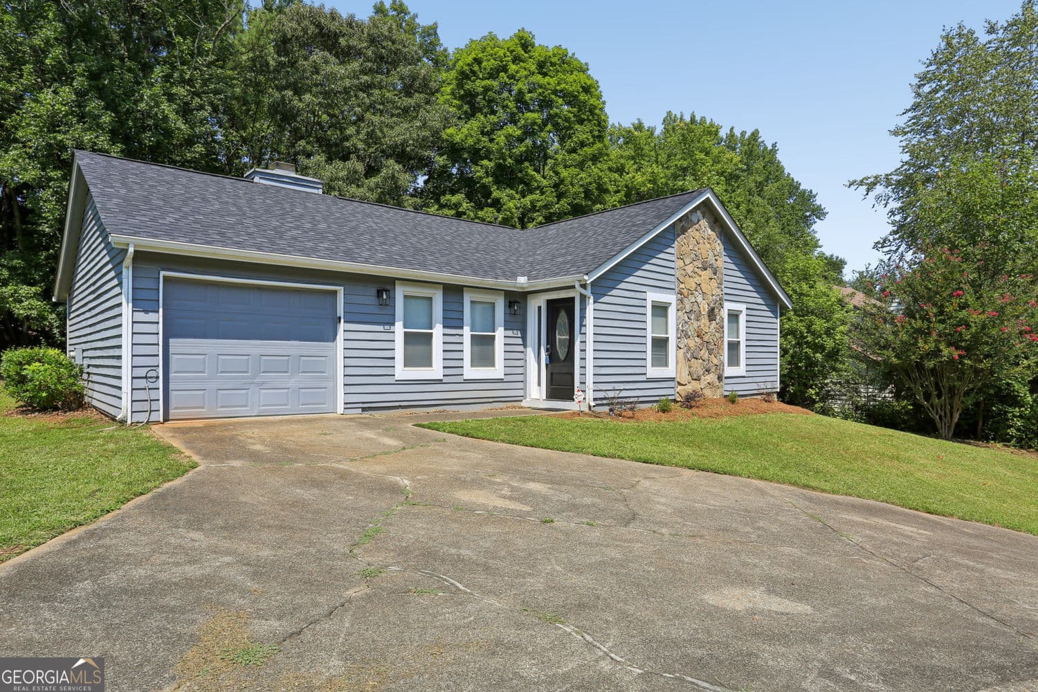 3 bedroom, 2 bathroom, 1,351 sq ft single family residence for sale at 1050 Chapman Circle, Stone Mountain, GA 30088 — photo 2