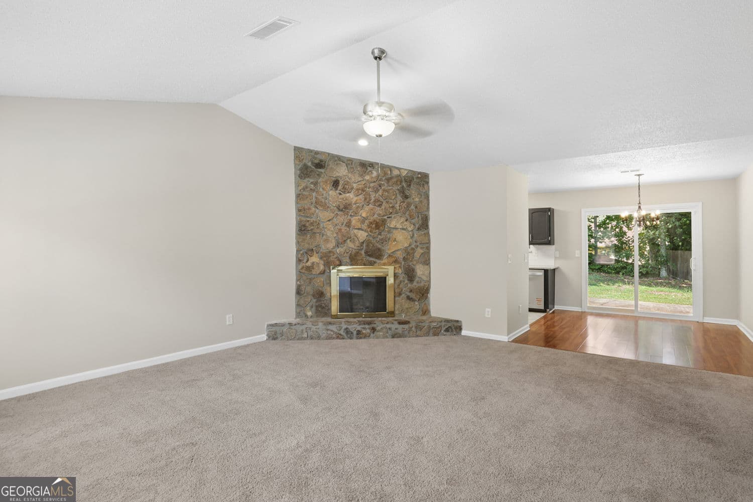 3 bedroom, 2 bathroom, 1,351 sq ft single family residence for sale at 1050 Chapman Circle, Stone Mountain, GA 30088 — photo 3