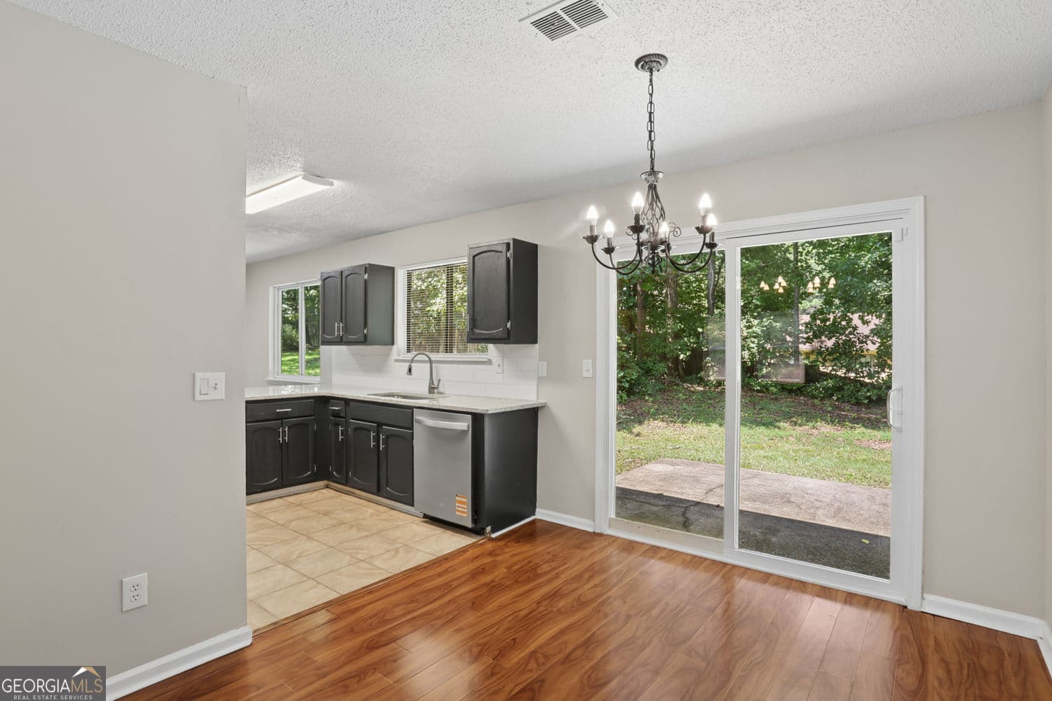 3 bedroom, 2 bathroom, 1,351 sq ft single family residence for sale at 1050 Chapman Circle, Stone Mountain, GA 30088 — photo 10