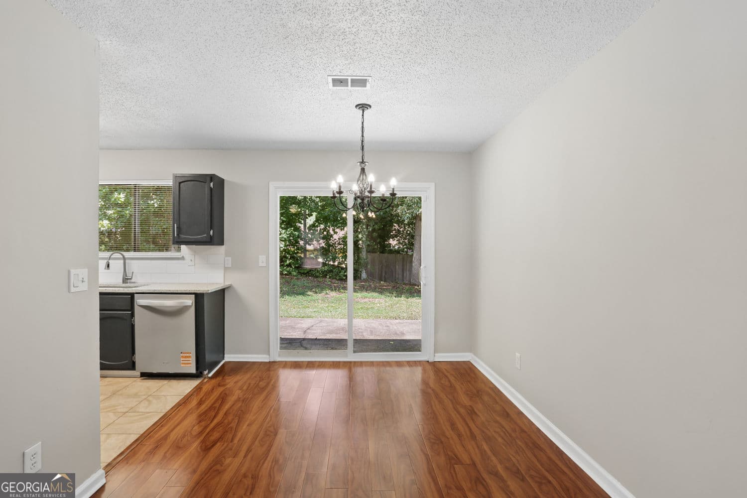 3 bedroom, 2 bathroom, 1,351 sq ft single family residence for sale at 1050 Chapman Circle, Stone Mountain, GA 30088 — photo 8