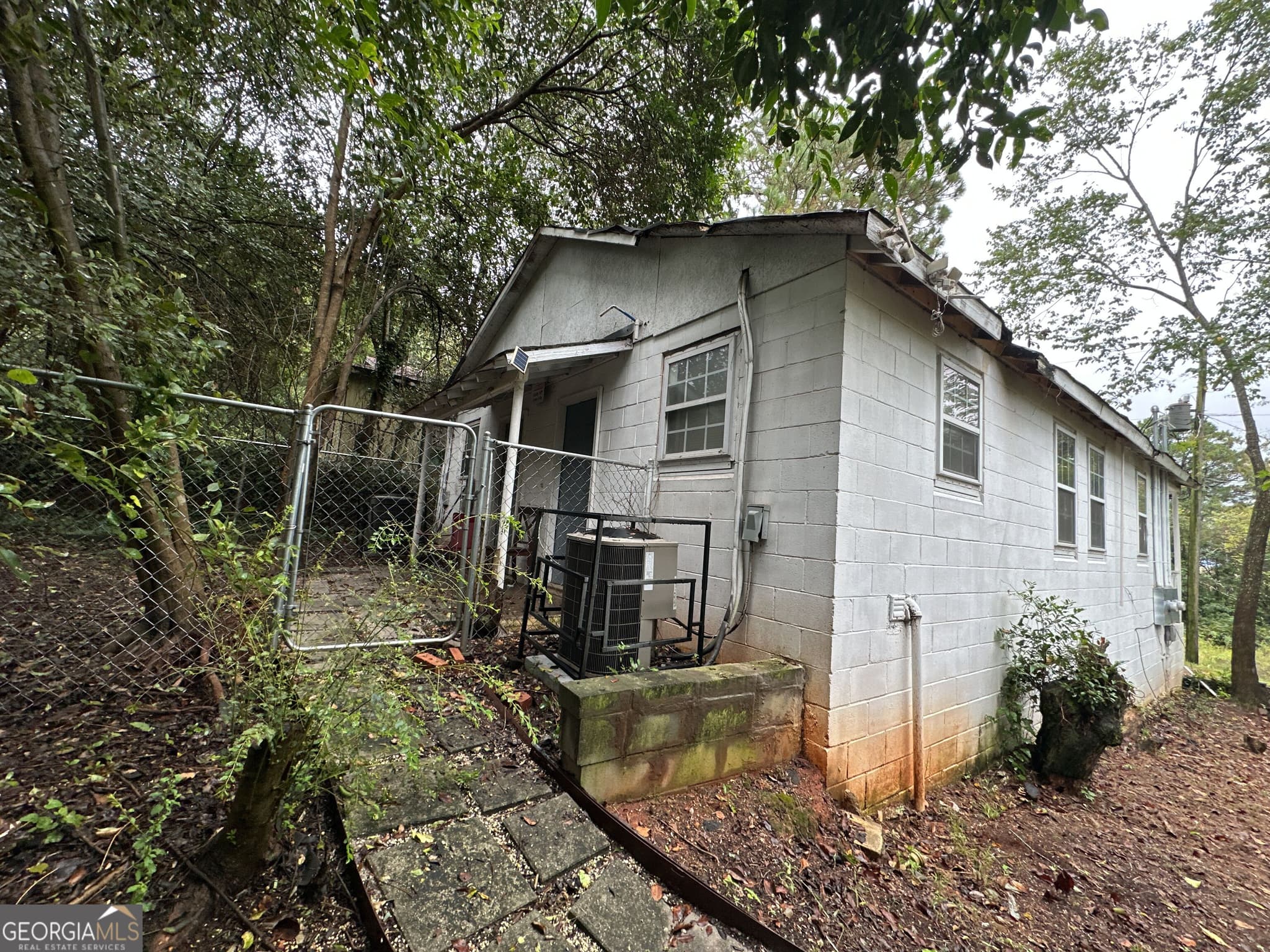 2 bedroom, 2 bathroom, 1,410 sq ft single family residence for sale at 346 Astor Street, Macon, GA 31217 — photo 2