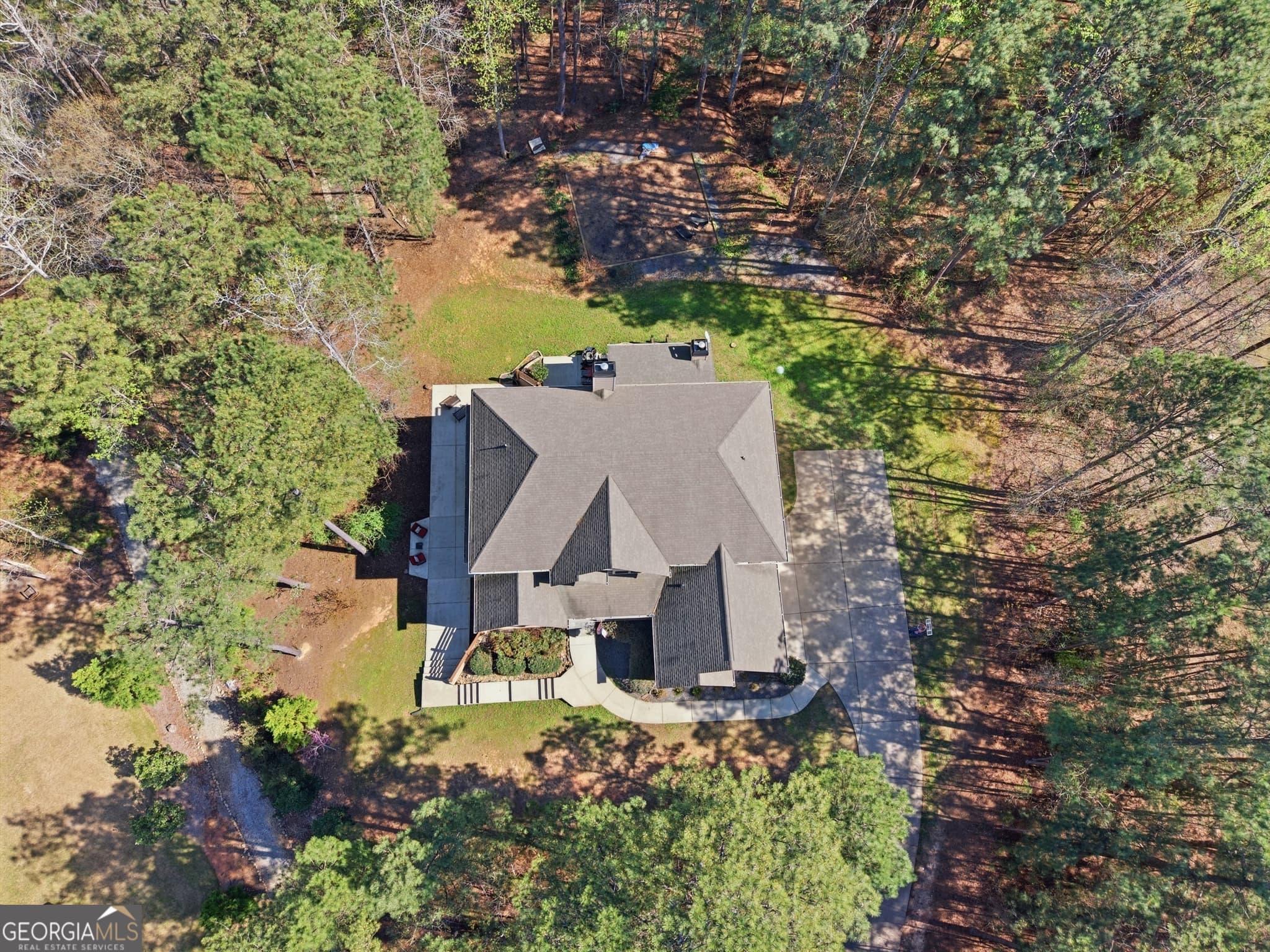 7 bedroom, 5 bathroom, 5,983 sq ft single family residence for sale at 37 Farmstead Way, Senoia, GA 30276 — photo 4