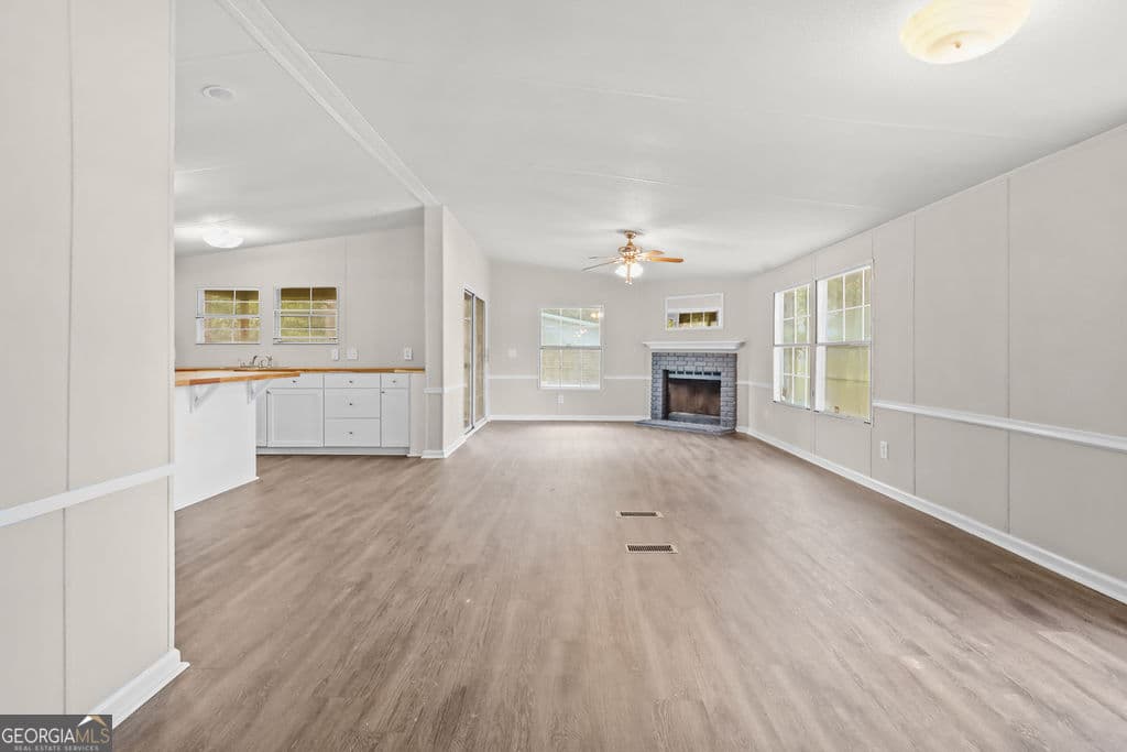 3 bedroom, 2 bathroom, 1,750 sq ft manufactured home,single family residence under contract at 176 Barn Road Circle, Jesup, GA 31545 — photo 2