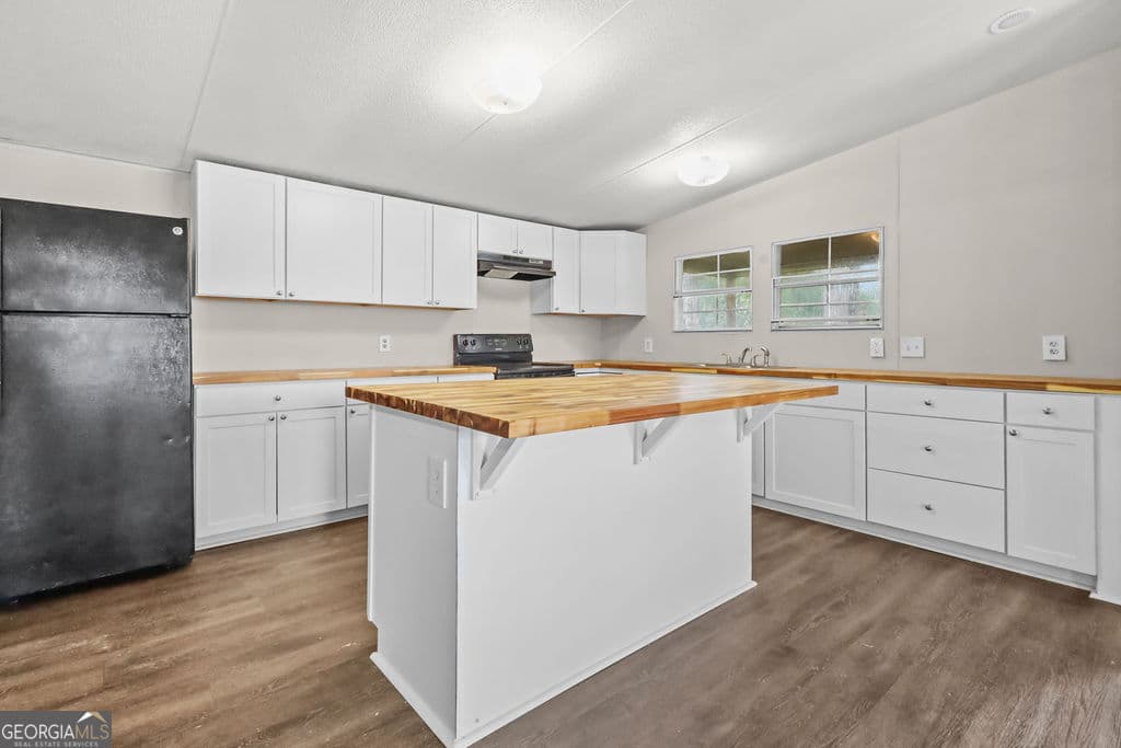 3 bedroom, 2 bathroom, 1,750 sq ft manufactured home,single family residence under contract at 176 Barn Road Circle, Jesup, GA 31545 — photo 3