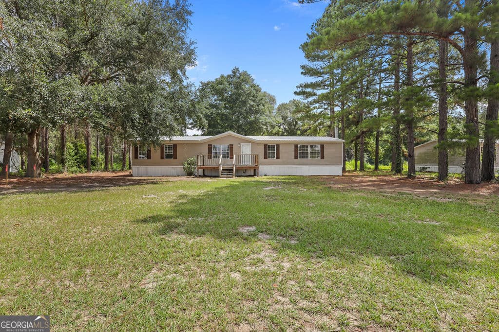 3 bedroom, 2 bathroom, 1,750 sq ft manufactured home,single family residence under contract at 176 Barn Road Circle, Jesup, GA 31545