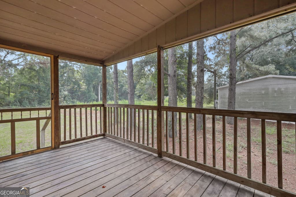 3 bedroom, 2 bathroom, 1,750 sq ft manufactured home,single family residence under contract at 176 Barn Road Circle, Jesup, GA 31545 — photo 5