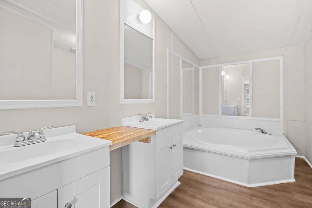 3 bedroom, 2 bathroom, 1,750 sq ft manufactured home,single family residence under contract at 176 Barn Road Circle, Jesup, GA 31545 — photo 4