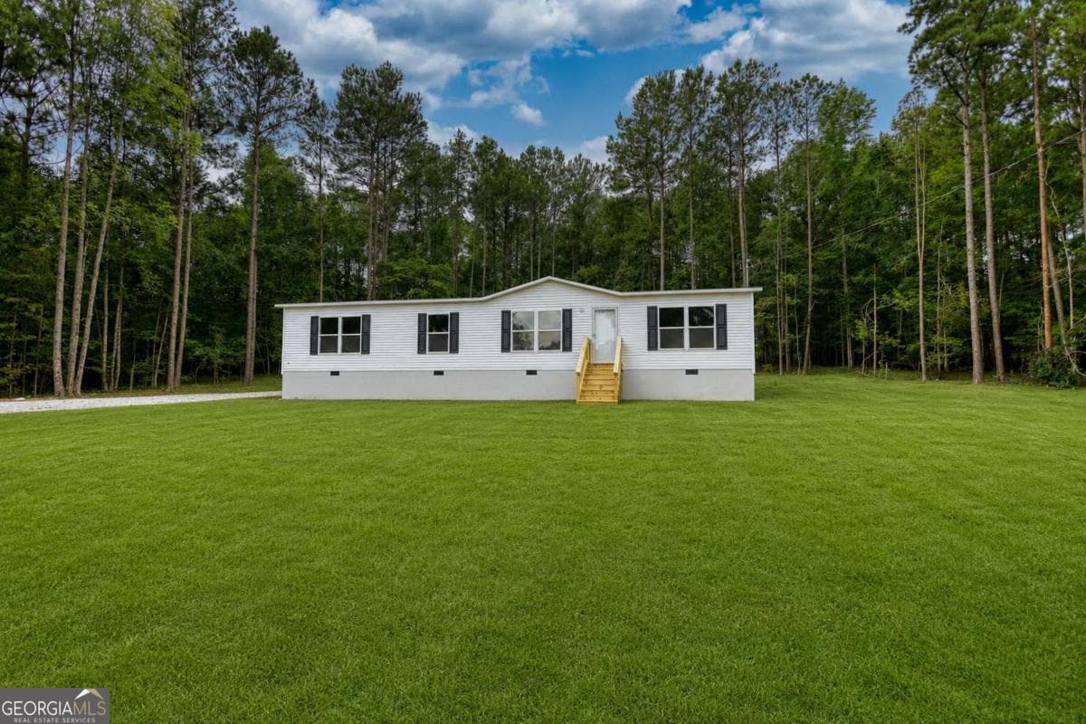 3 bedroom, 2 bathroom, 1,680 sq ft single family residence for sale at 230 Thomas Drive, Eatonton, GA 31024