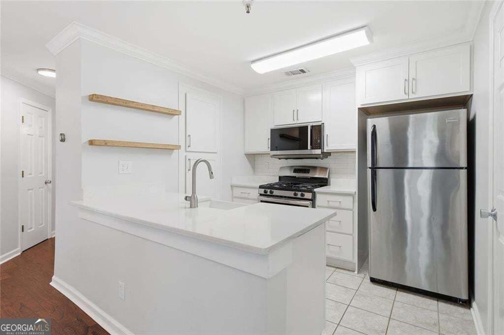 2 bedroom, 2 bathroom, 933 sq ft condominium for sale at 2068 River Heights Walk, Marietta, GA 30067 — photo 1 of 28