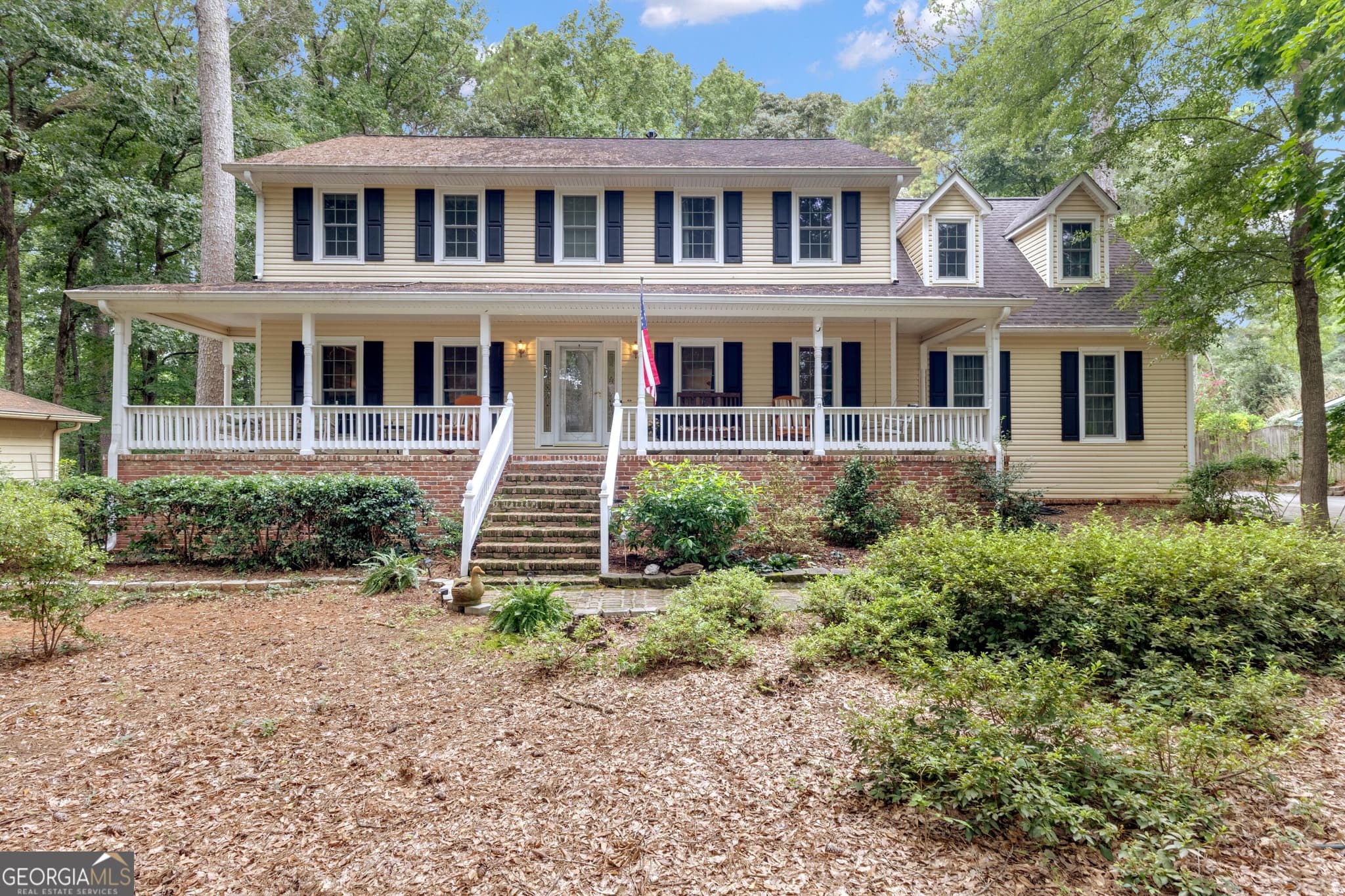 4 bedroom, 3.5 bathroom, 4,072 sq ft single family residence for sale at 153 Lakeside Drive, Peachtree City, GA 30269 — photo 3