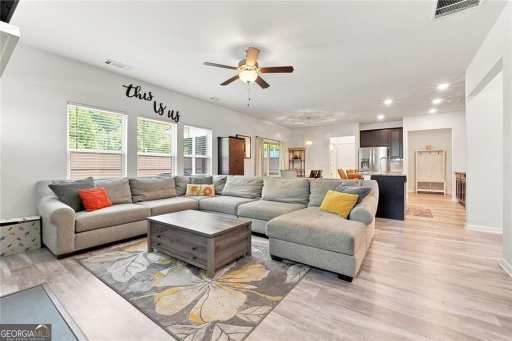 4 bedroom, 2.5 bathroom, 2,550 sq ft single family residence for sale at 1924 Azure Grove Court, Marietta, GA 30008 — photo 6
