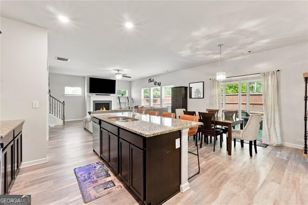 4 bedroom, 2.5 bathroom, 2,550 sq ft single family residence for sale at 1924 Azure Grove Court, Marietta, GA 30008 — photo 3