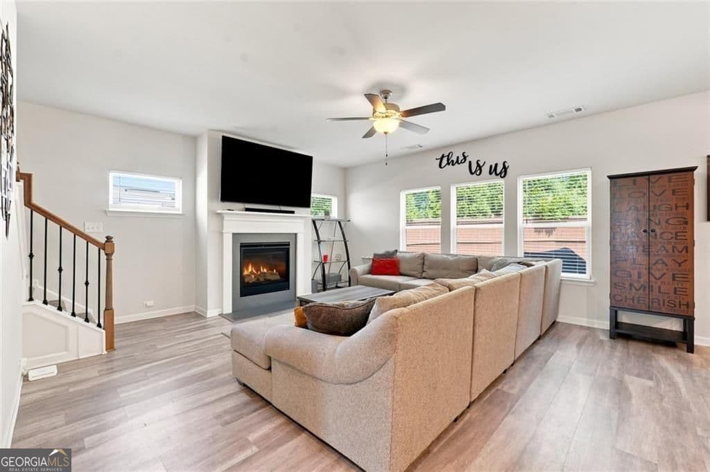 4 bedroom, 2.5 bathroom, 2,550 sq ft single family residence for sale at 1924 Azure Grove Court, Marietta, GA 30008 — photo 8
