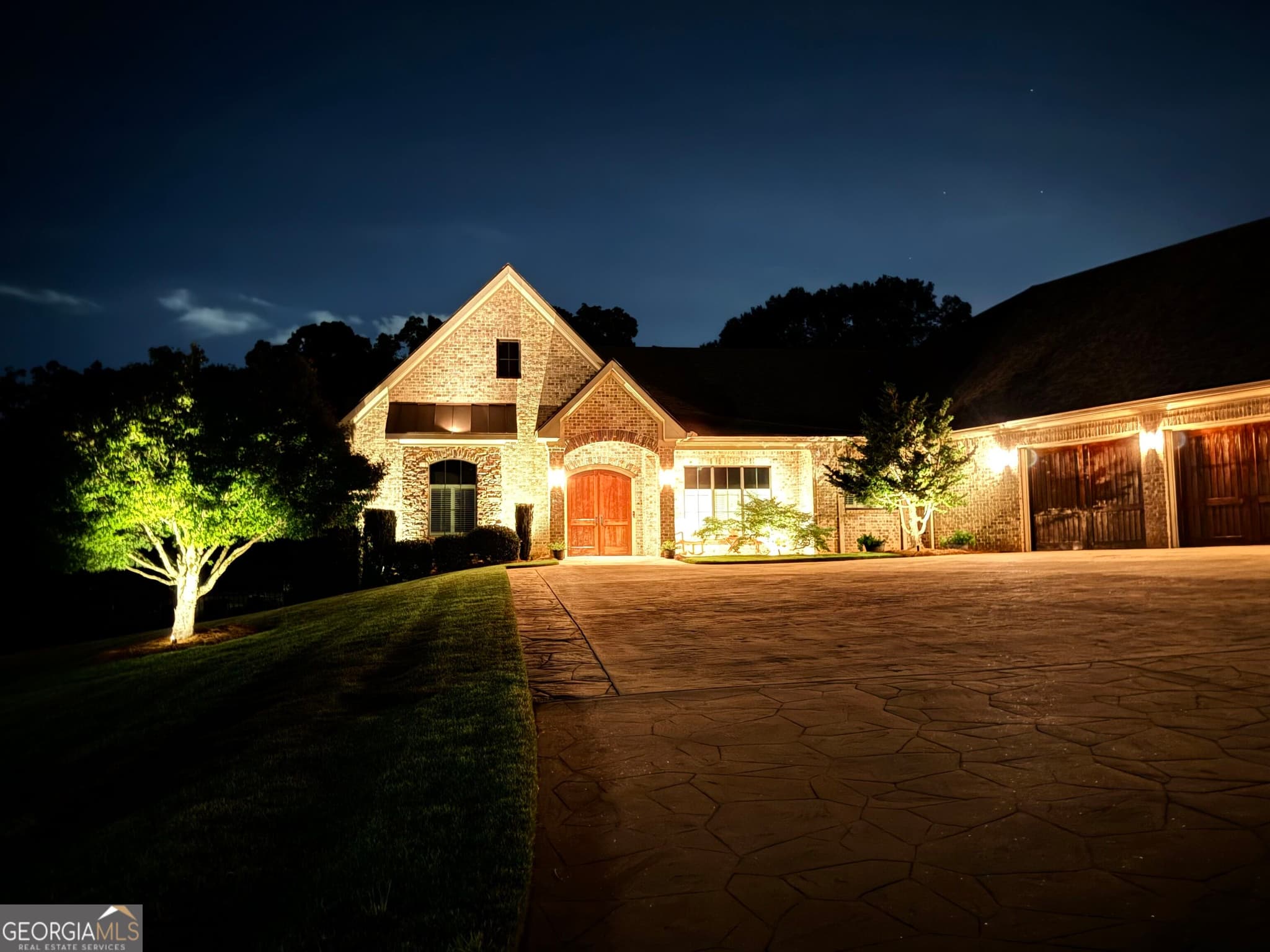 5 bedroom, 4.5 bathroom, 6,763 sq ft single family residence for sale at 109 Carson Place, Carrollton, GA 30117 — photo 2