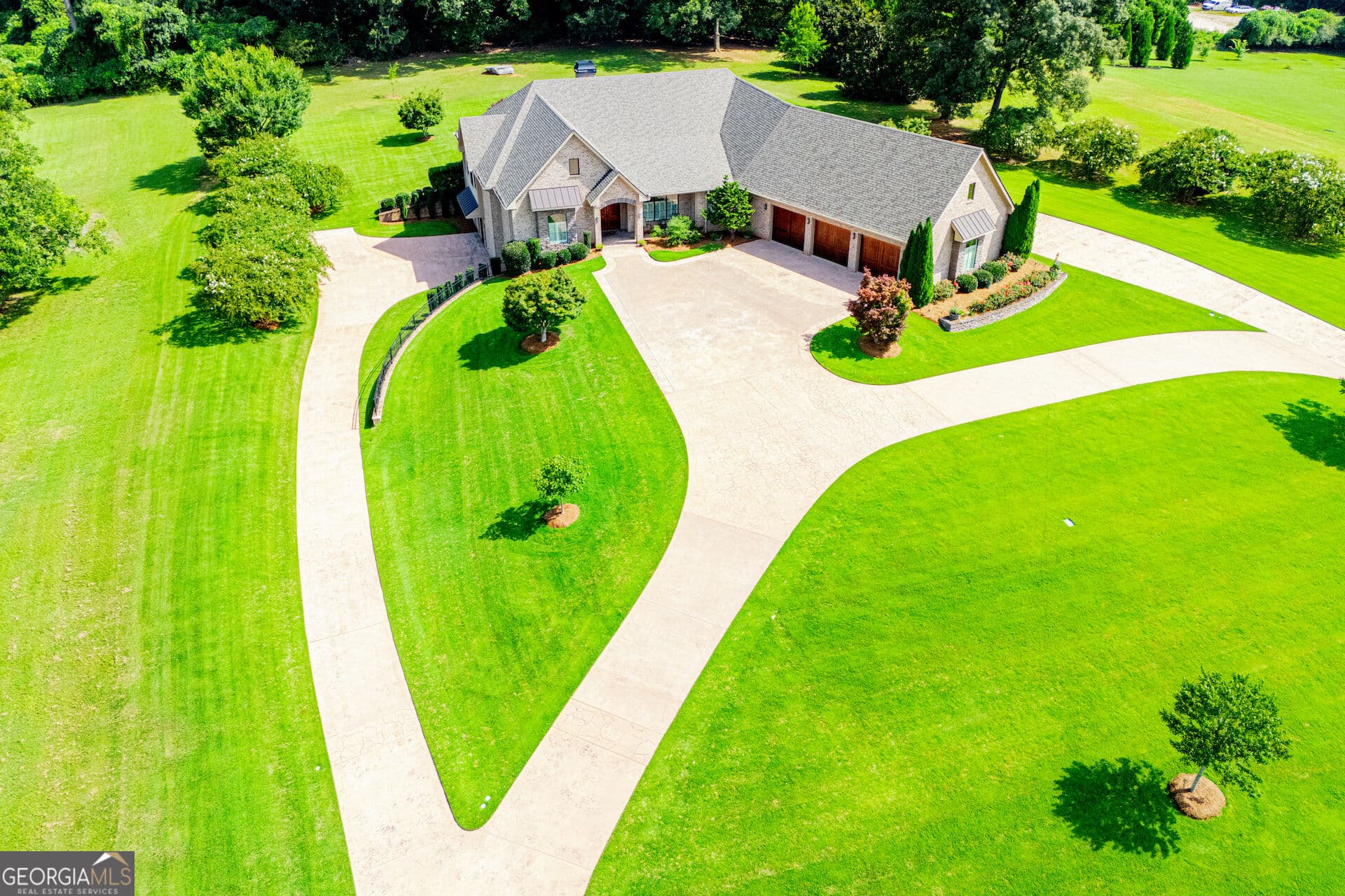 5 bedroom, 4.5 bathroom, 6,763 sq ft single family residence for sale at 109 Carson Place, Carrollton, GA 30117 — photo 6