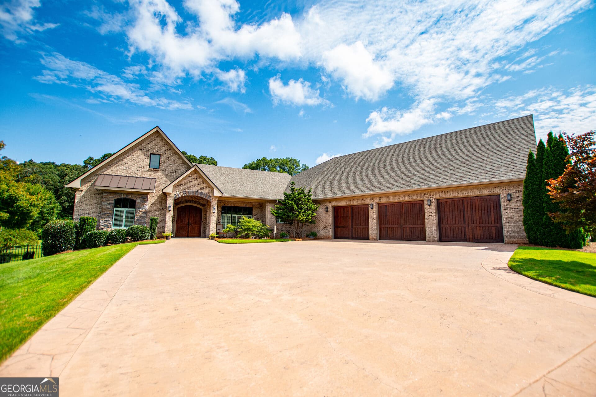 5 bedroom, 4.5 bathroom, 6,763 sq ft single family residence for sale at 109 Carson Place, Carrollton, GA 30117 — photo 4