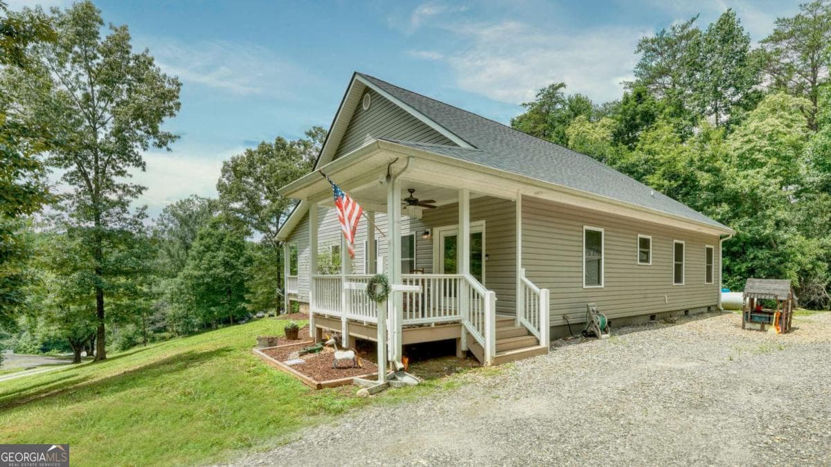 3 bedroom, 2 bathroom, 1,848 sq ft single family residence for sale at 119 Satterfield Place, Blairsville, GA 30512 — photo 5