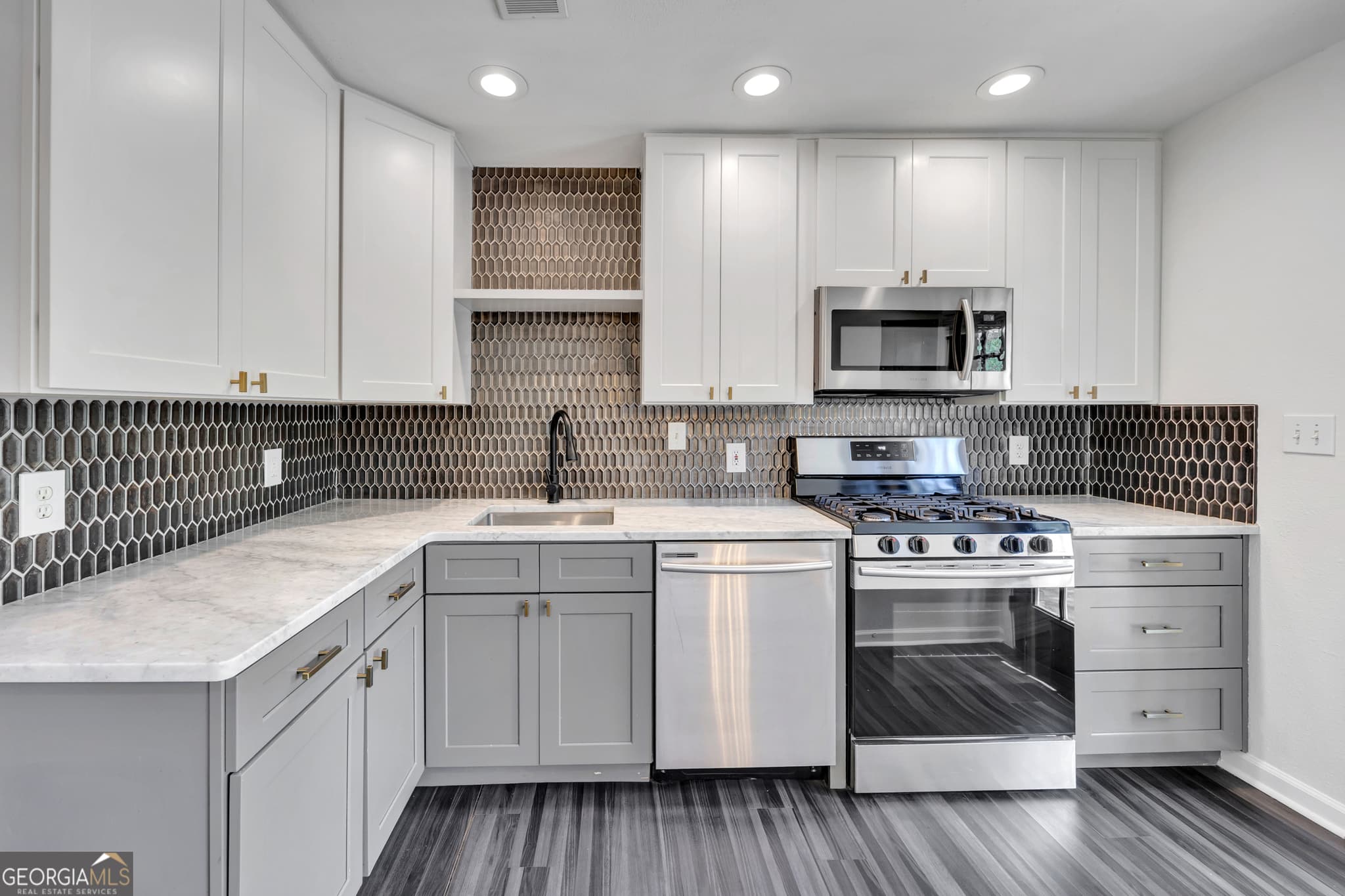 2 bedroom, 1.5 bathroom, 1,054 sq ft condominium for sale at 3135 Buford Highway 4, Atlanta, GA 30329 — photo 4