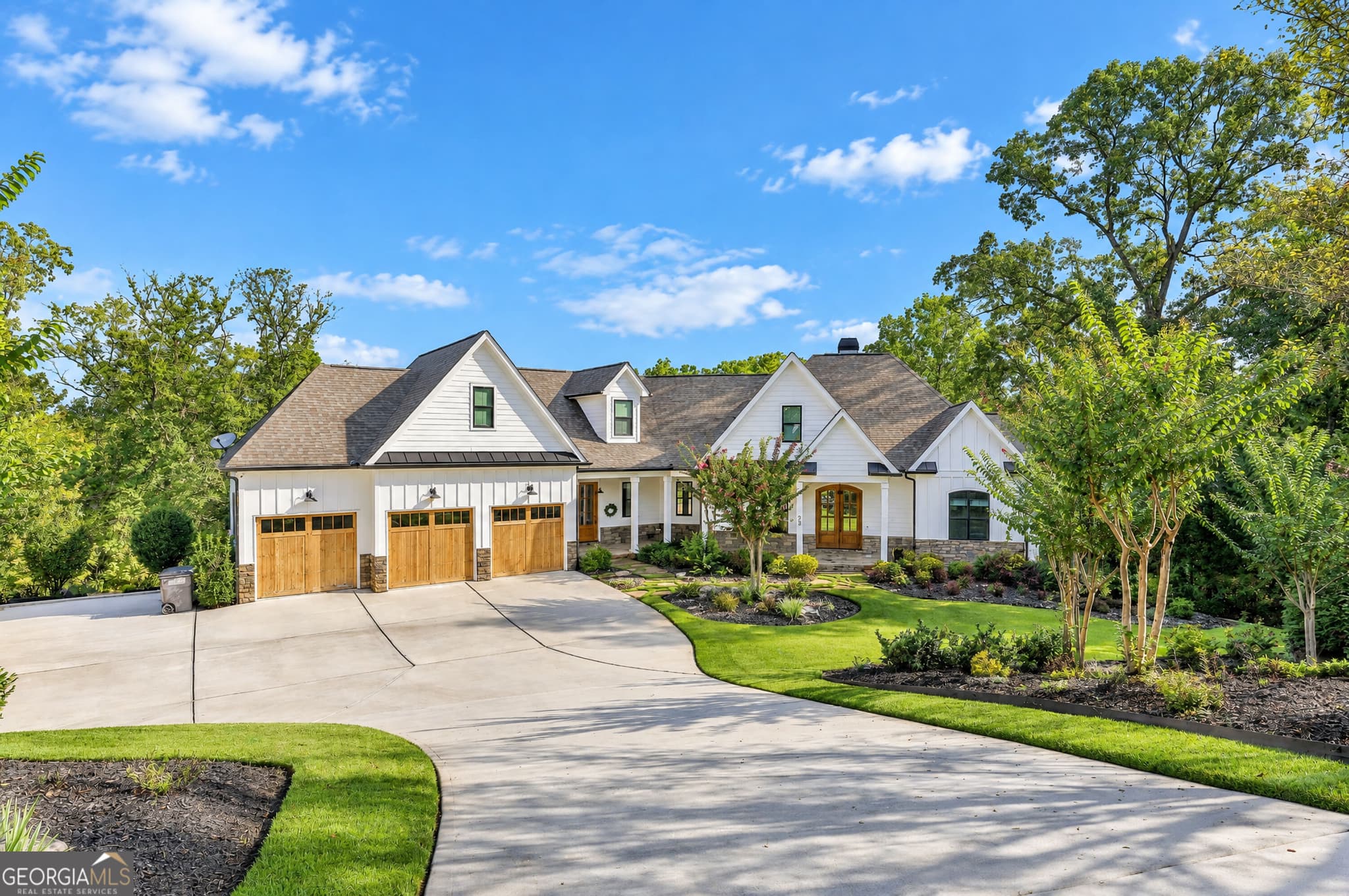 6 bedroom, 6 bathroom, 6,717 sq ft single family residence for sale at 25 Paragon Point, Newnan, GA 30265 — photo 2