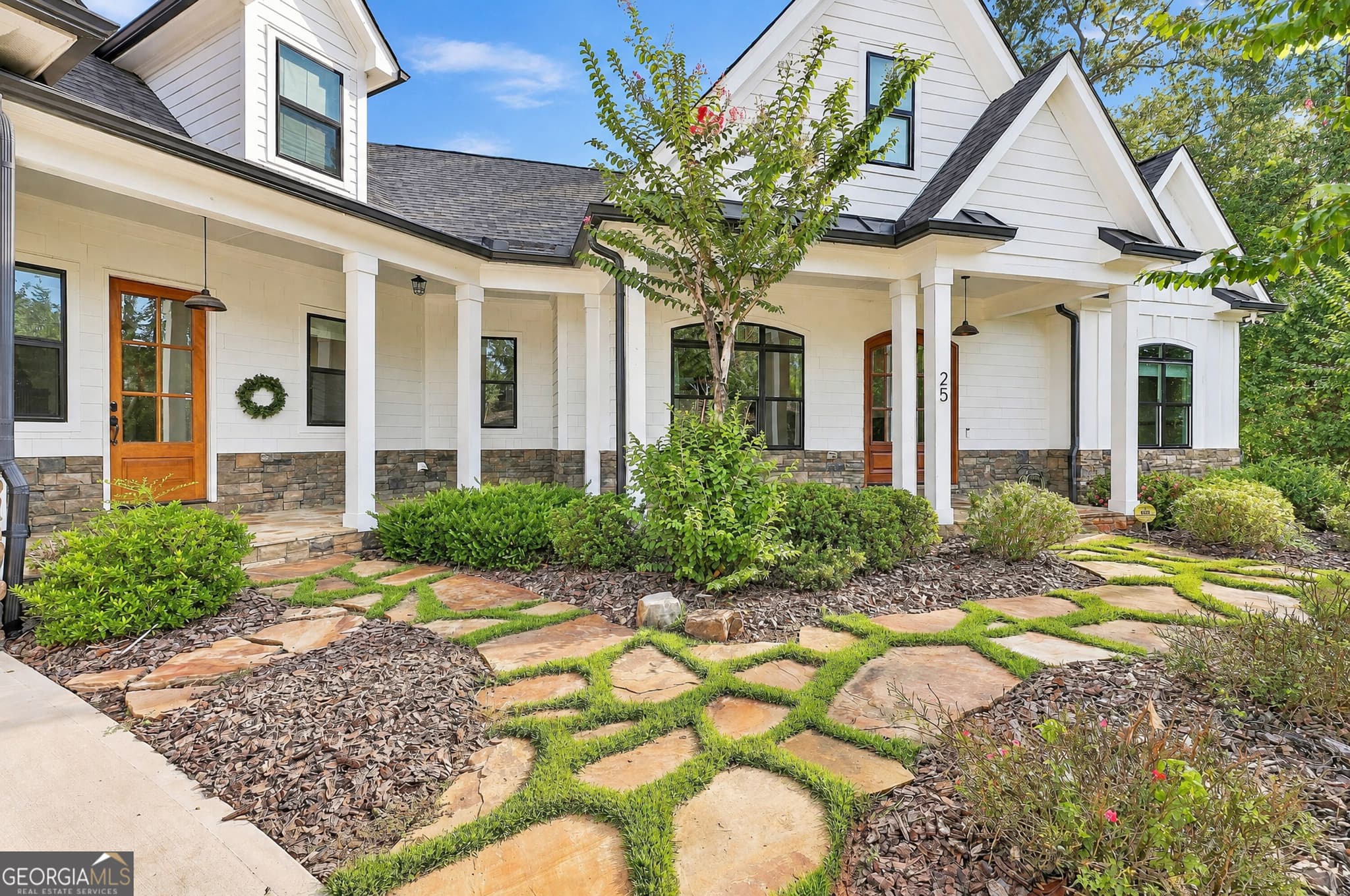 6 bedroom, 6 bathroom, 6,717 sq ft single family residence for sale at 25 Paragon Point, Newnan, GA 30265 — photo 6