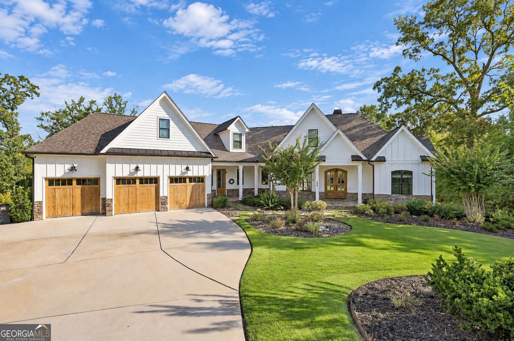 6 bedroom, 6 bathroom, 6,717 sq ft single family residence for sale at 25 Paragon Point, Newnan, GA 30265 — photo 3