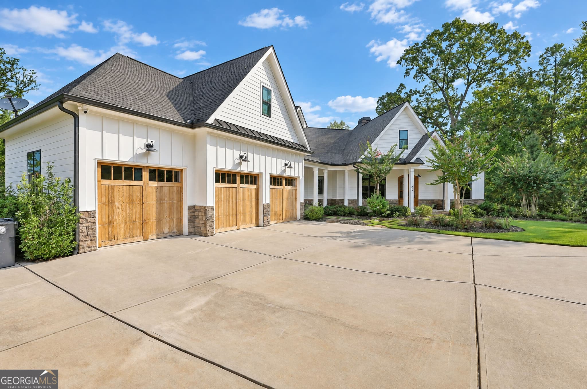 6 bedroom, 6 bathroom, 6,717 sq ft single family residence for sale at 25 Paragon Point, Newnan, GA 30265 — photo 5