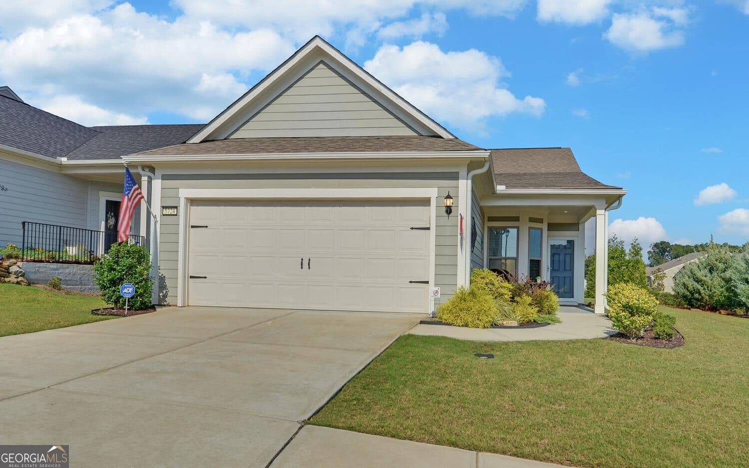 3 bedroom, 2 bathroom, 1,444 sq ft single family residence for sale at 5724 Grapewood Street, Hoschton, GA 30548 — photo 2