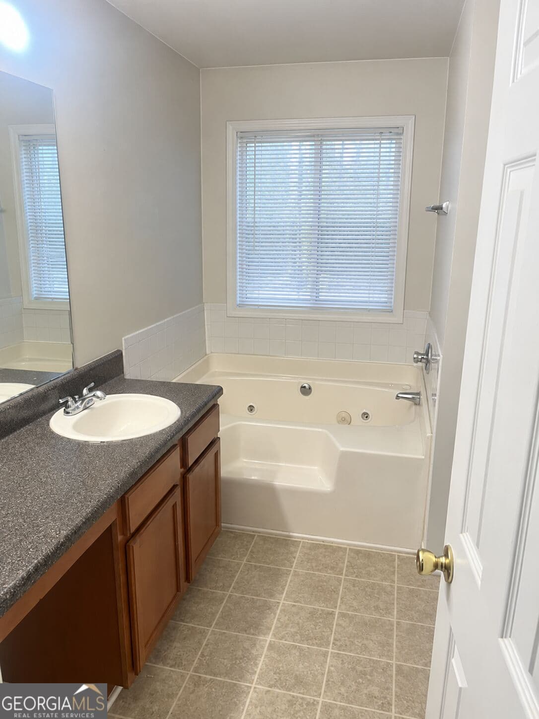 4 bedroom, 3 bathroom, 2,188 sq ft single family residence for sale at 11812 Registry Boulevard, Hampton, GA 30228 — photo 6