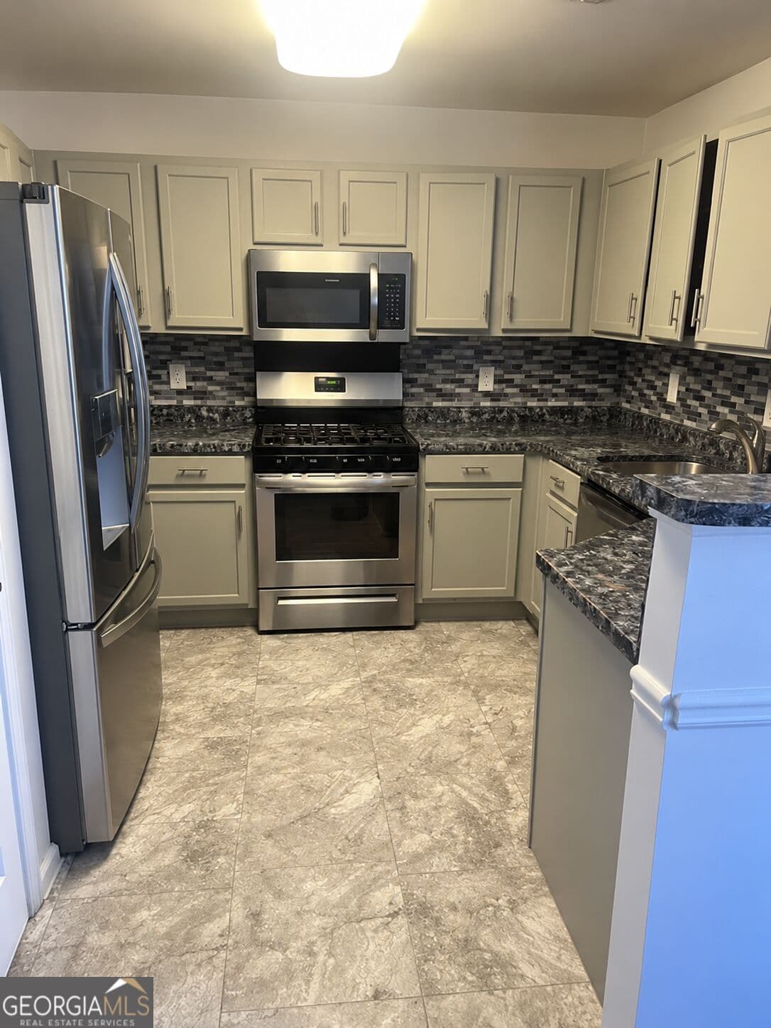 4 bedroom, 3 bathroom, 2,188 sq ft single family residence for sale at 11812 Registry Boulevard, Hampton, GA 30228 — photo 4