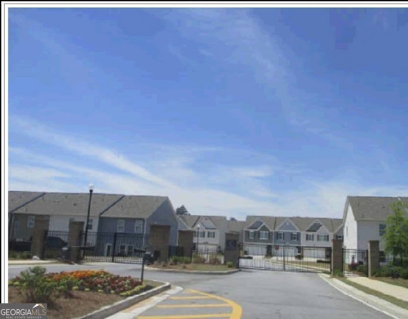 3 bedroom, 1.5 bathroom, 1,600 sq ft townhouse for sale at 11627 Chatham Drive, Hampton, GA 30228 — photo 2