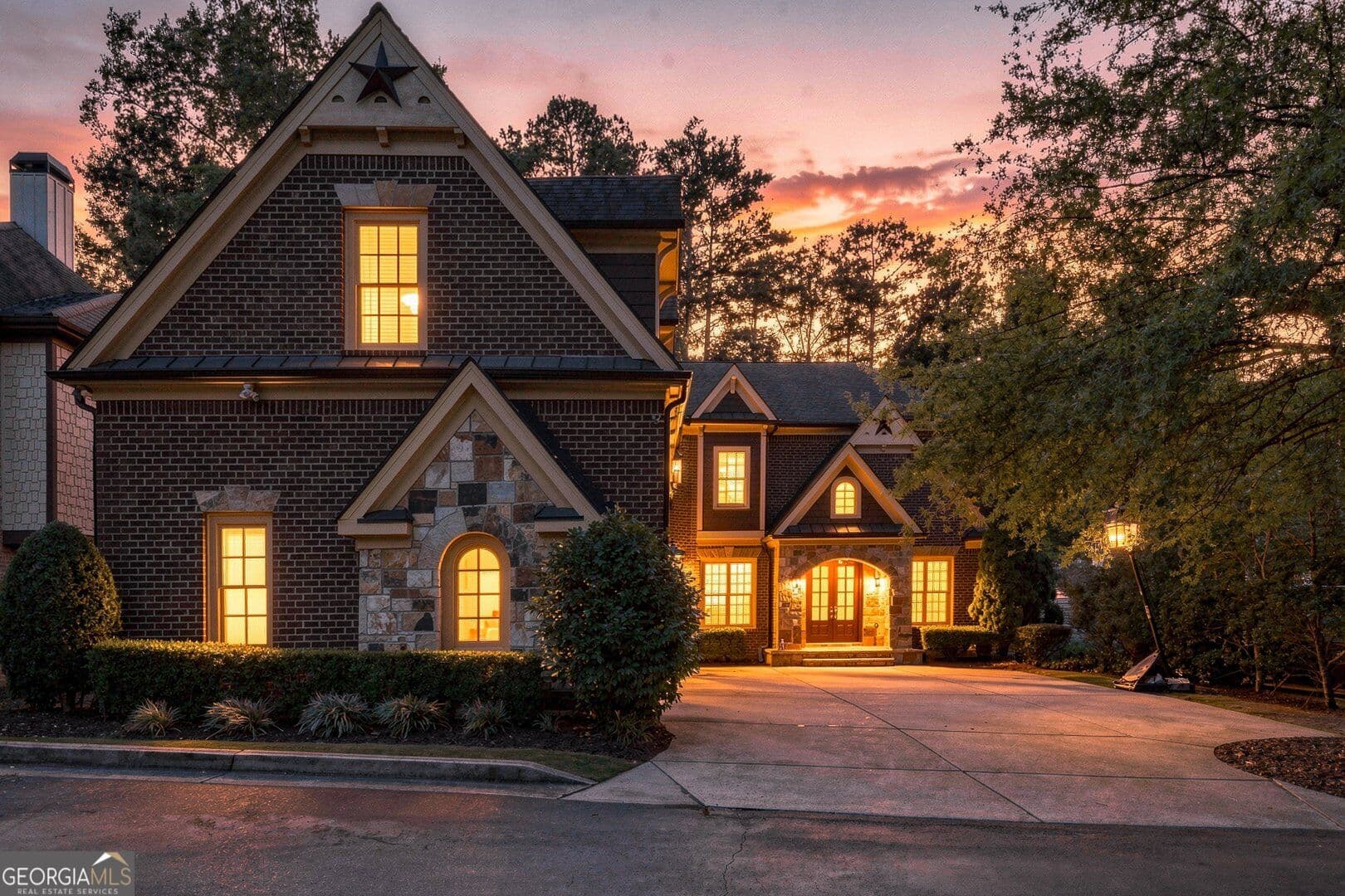 5 bedroom, 5.5 bathroom, 6,825 sq ft single family residence for sale at 10380 Royal Terrace, Johns Creek, GA 30022 — photo 2