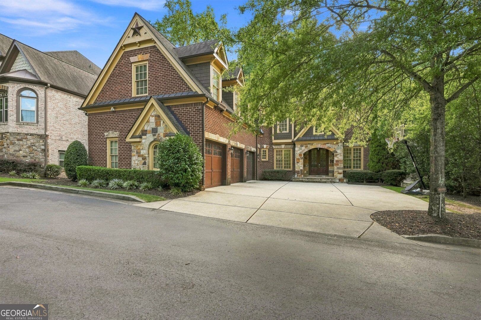 5 bedroom, 5.5 bathroom, 6,825 sq ft single family residence for sale at 10380 Royal Terrace, Johns Creek, GA 30022 — photo 4