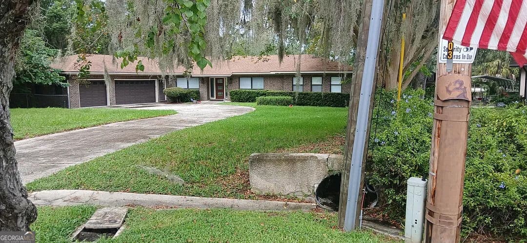 3 bedroom, 3 bathroom, 2,238 sq ft single family residence for sale at 1704 Memory Lane, Jacksonville, FL 32210 — photo 2