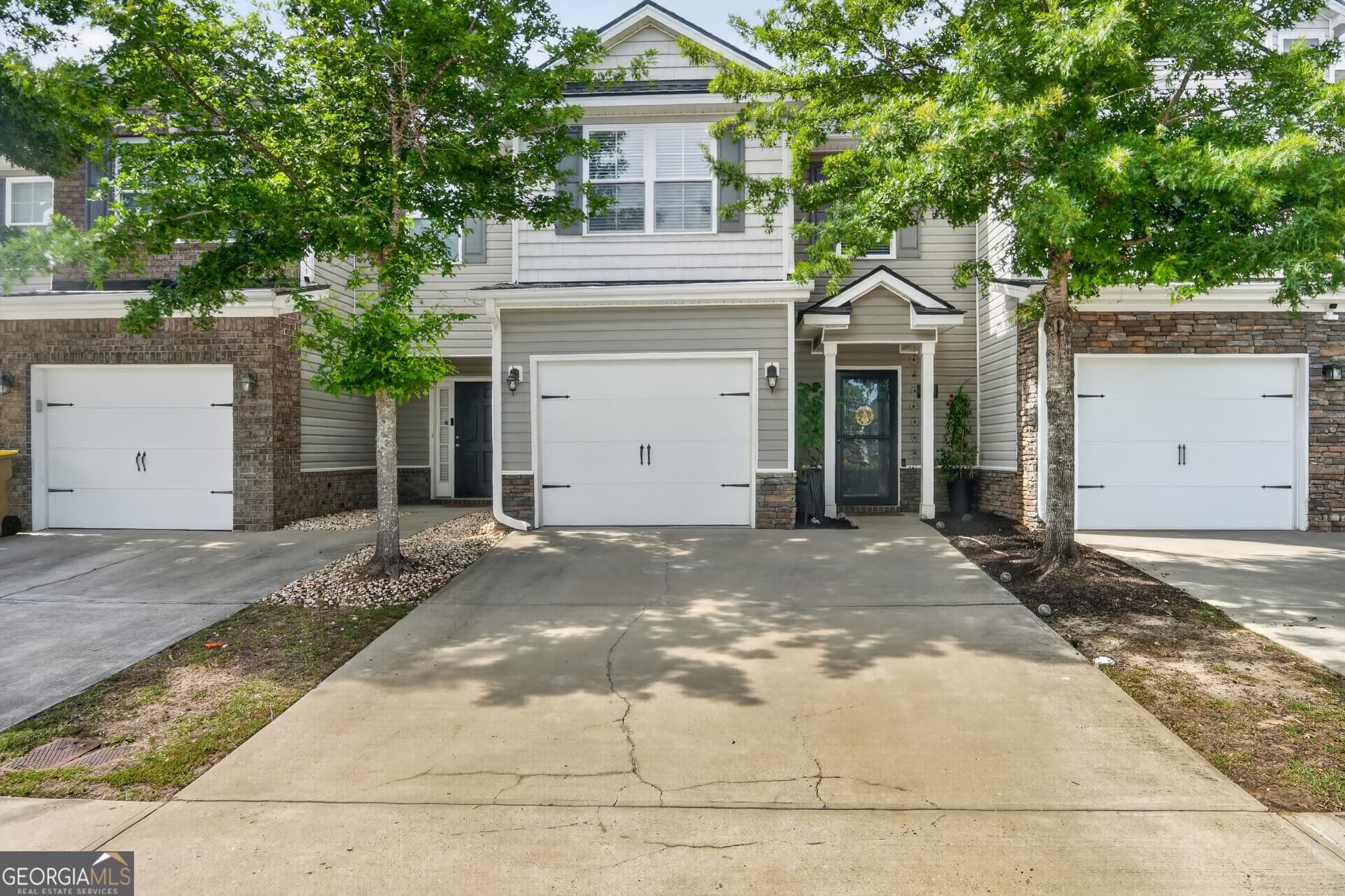 3 bedroom, 2.5 bathroom, 1,556 sq ft townhouse for sale at 40 Cantle Drive, Richmond Hill, GA 31324 — photo 2