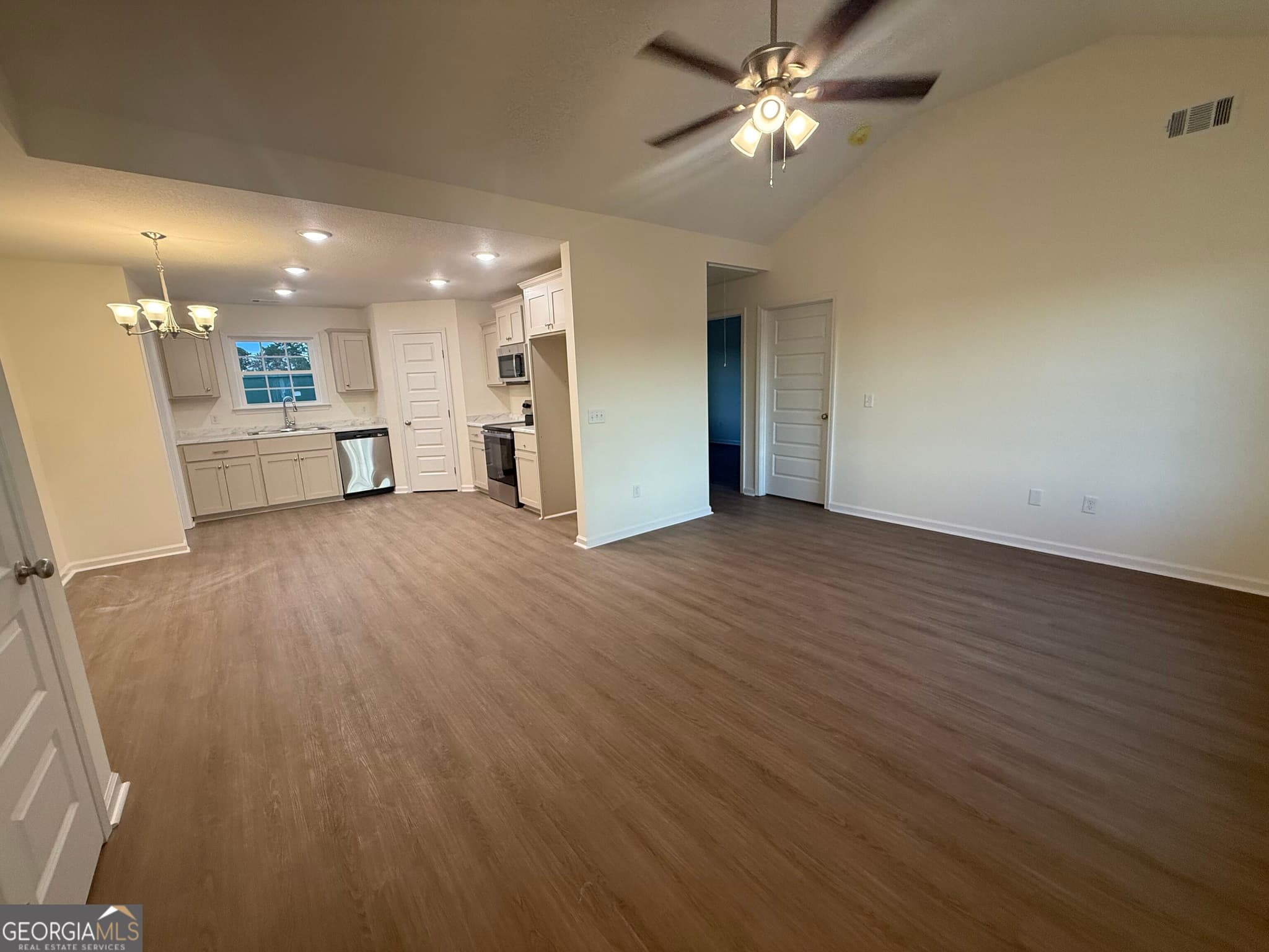 3 bedroom, 2 bathroom, 1,230 sq ft single family residence for sale at 513 Nickies Way, Statesboro, GA 30458 — photo 6