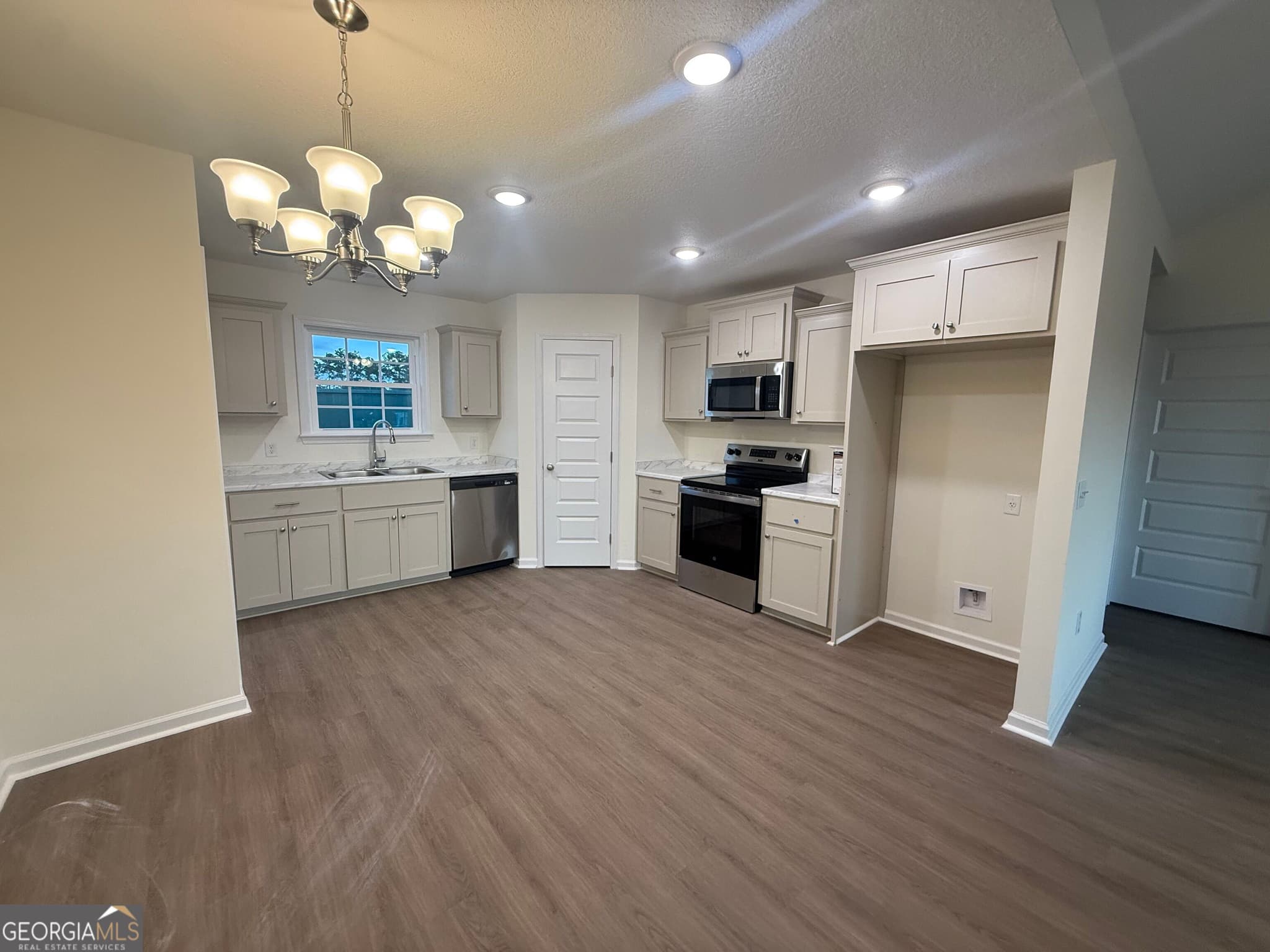 3 bedroom, 2 bathroom, 1,230 sq ft single family residence for sale at 513 Nickies Way, Statesboro, GA 30458 — photo 7