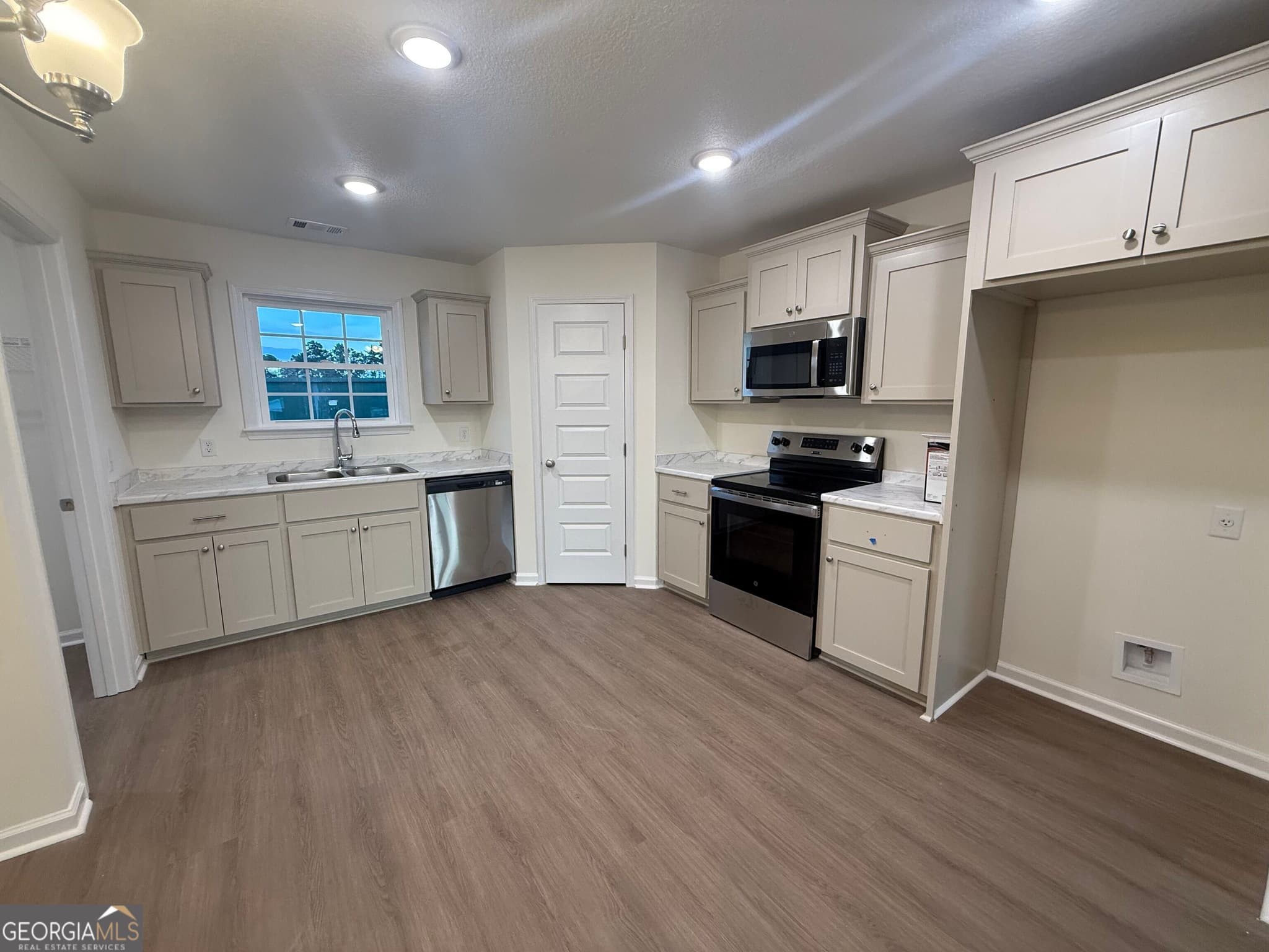 3 bedroom, 2 bathroom, 1,230 sq ft single family residence for sale at 513 Nickies Way, Statesboro, GA 30458 — photo 8