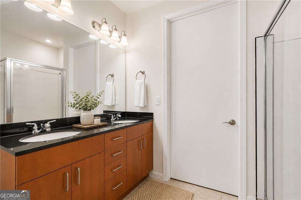 2 bedroom, 2 bathroom, 1,061 sq ft condominium for sale at 711 Cosmopolitan Drive 300, Atlanta, GA 30324 — photo 7