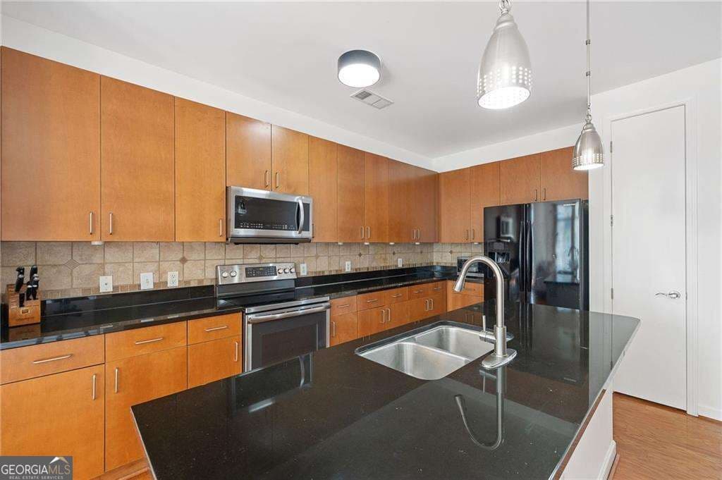 2 bedroom, 2 bathroom, 1,061 sq ft condominium for sale at 711 Cosmopolitan Drive 300, Atlanta, GA 30324 — photo 5