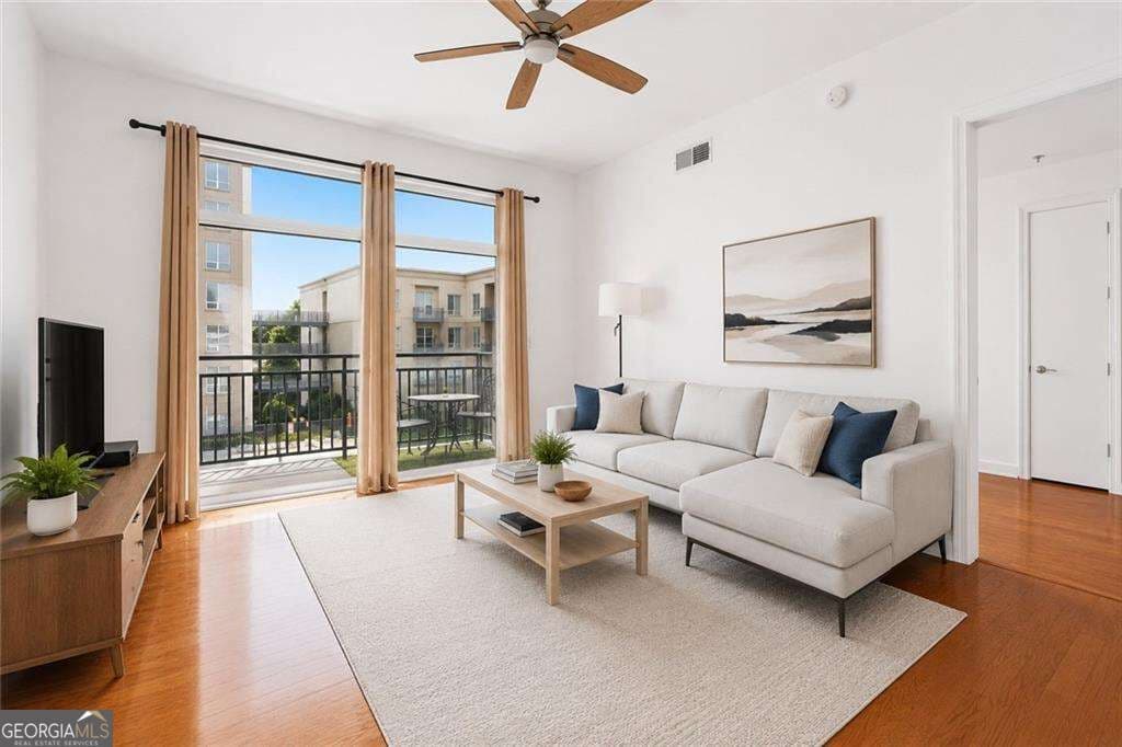 2 bedroom, 2 bathroom, 1,061 sq ft condominium for sale at 711 Cosmopolitan Drive 300, Atlanta, GA 30324 — photo 4