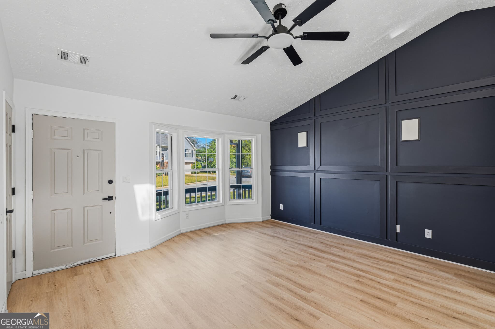 3 bedroom, 2 bathroom, 1,436 sq ft single family residence for sale at 6033 Old Wellborn Trace, Lithonia, GA 30058 — photo 5