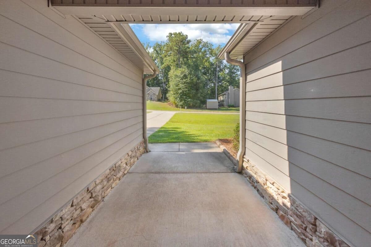 4 bedroom, 2 bathroom, 2,258 sq ft single family residence for sale at 111 Buttercup Lane, Bogart, GA 30622 — photo 6