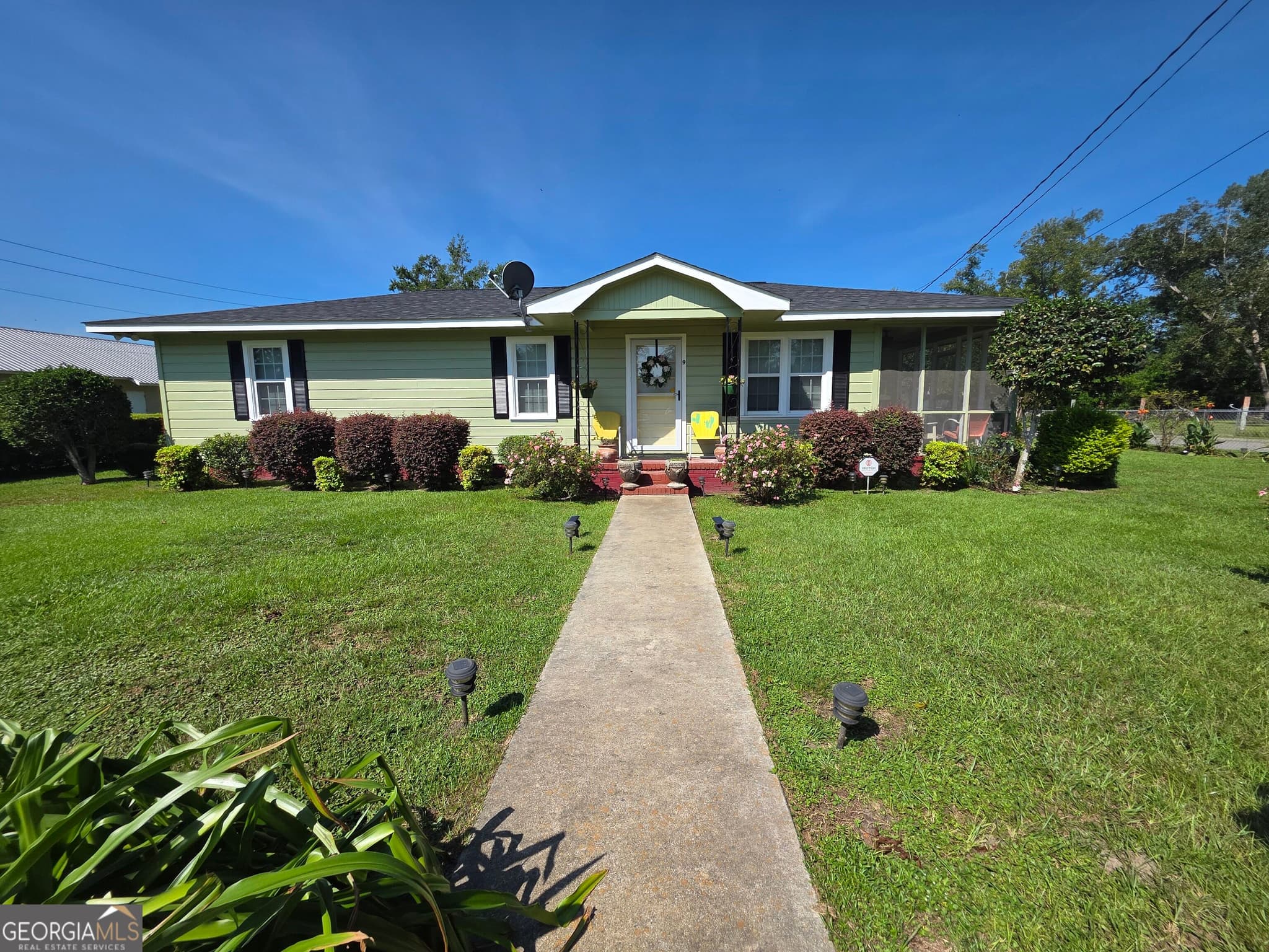3 bedroom, 1 bathroom, 1,056 sq ft single family residence for sale at 9 Pecan Drive, Hazlehurst, GA 31539 — photo 2