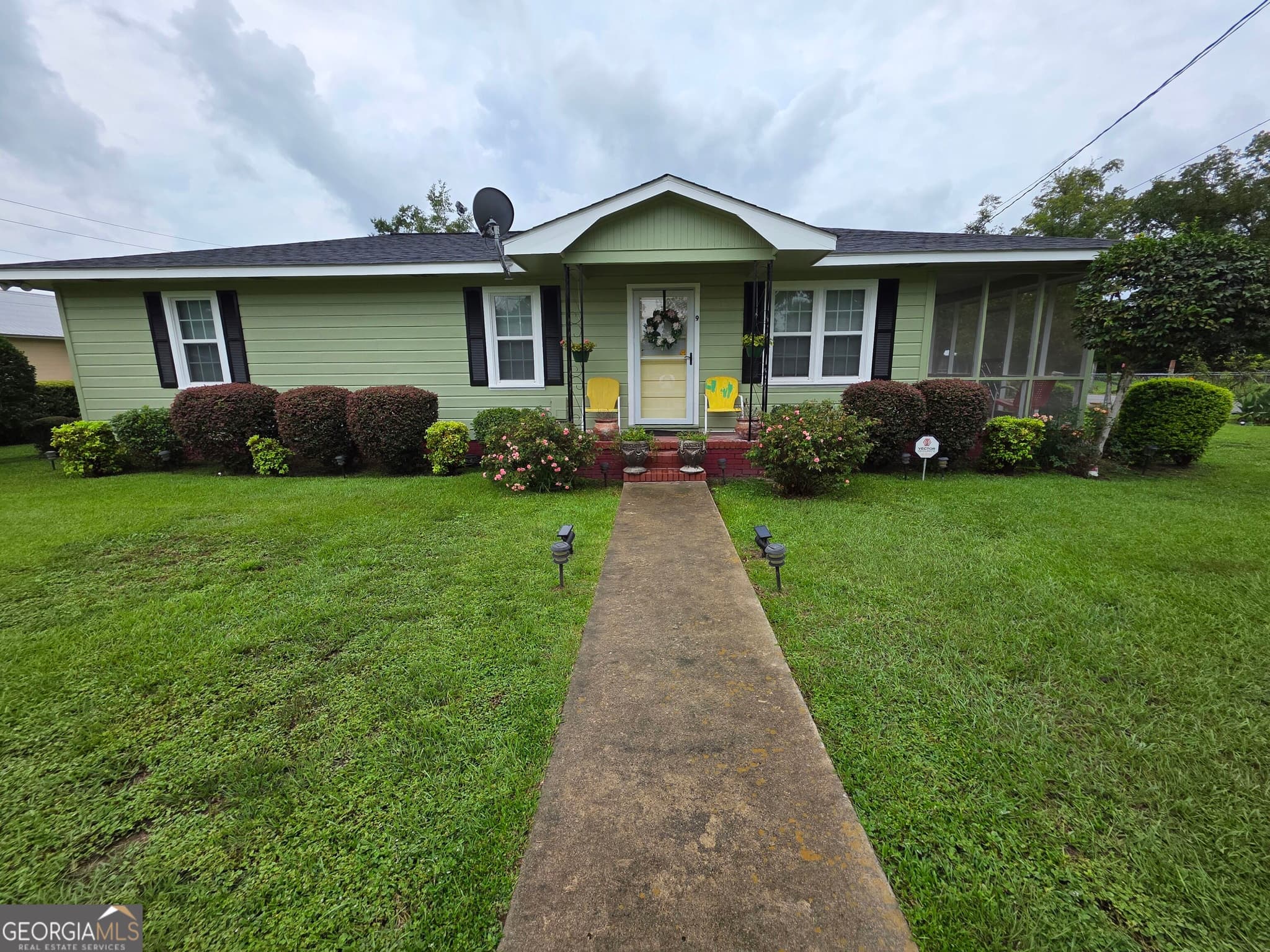 3 bedroom, 1 bathroom, 1,056 sq ft single family residence for sale at 9 Pecan Drive, Hazlehurst, GA 31539 — photo 6