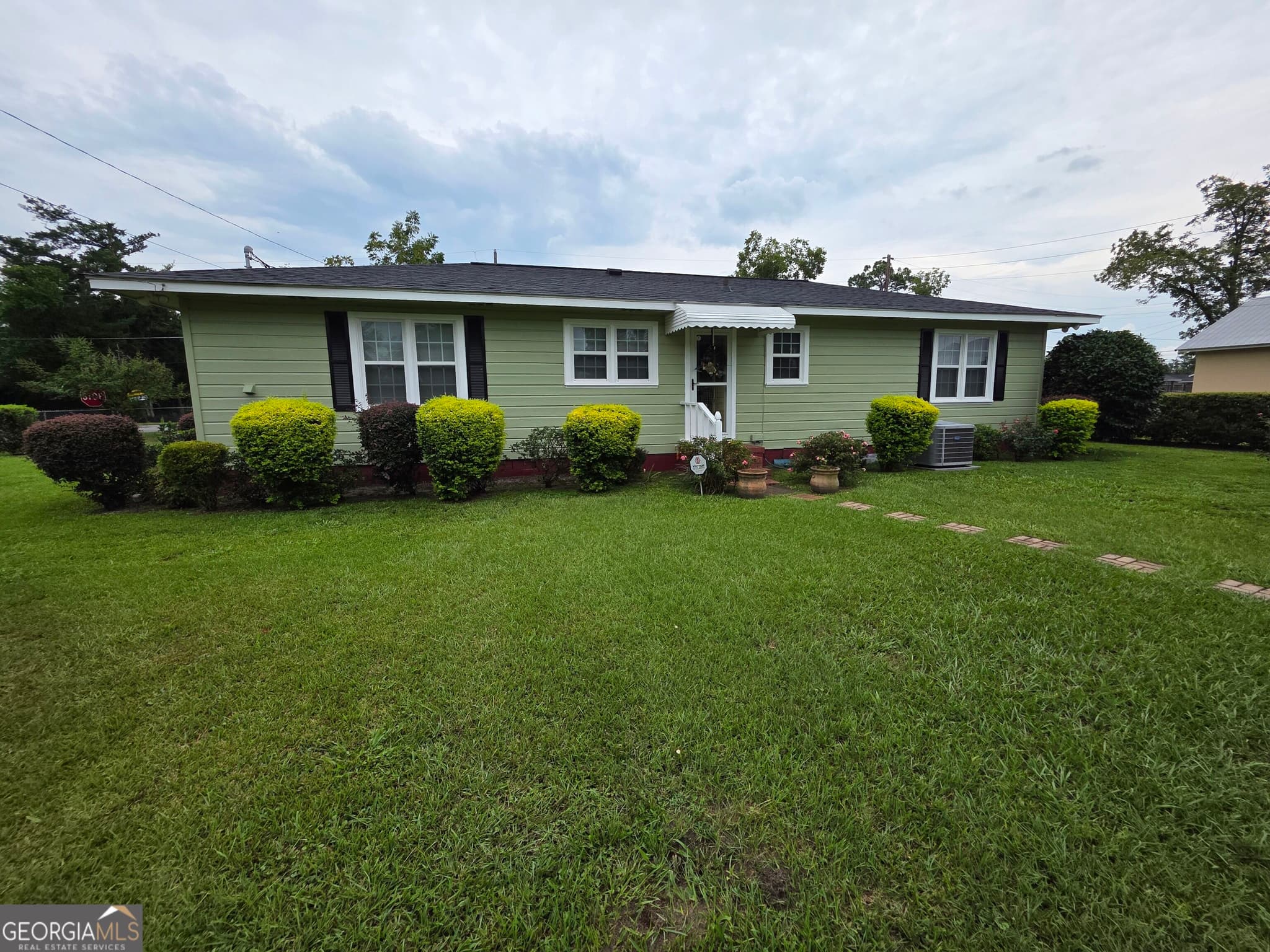 3 bedroom, 1 bathroom, 1,056 sq ft single family residence for sale at 9 Pecan Drive, Hazlehurst, GA 31539 — photo 7
