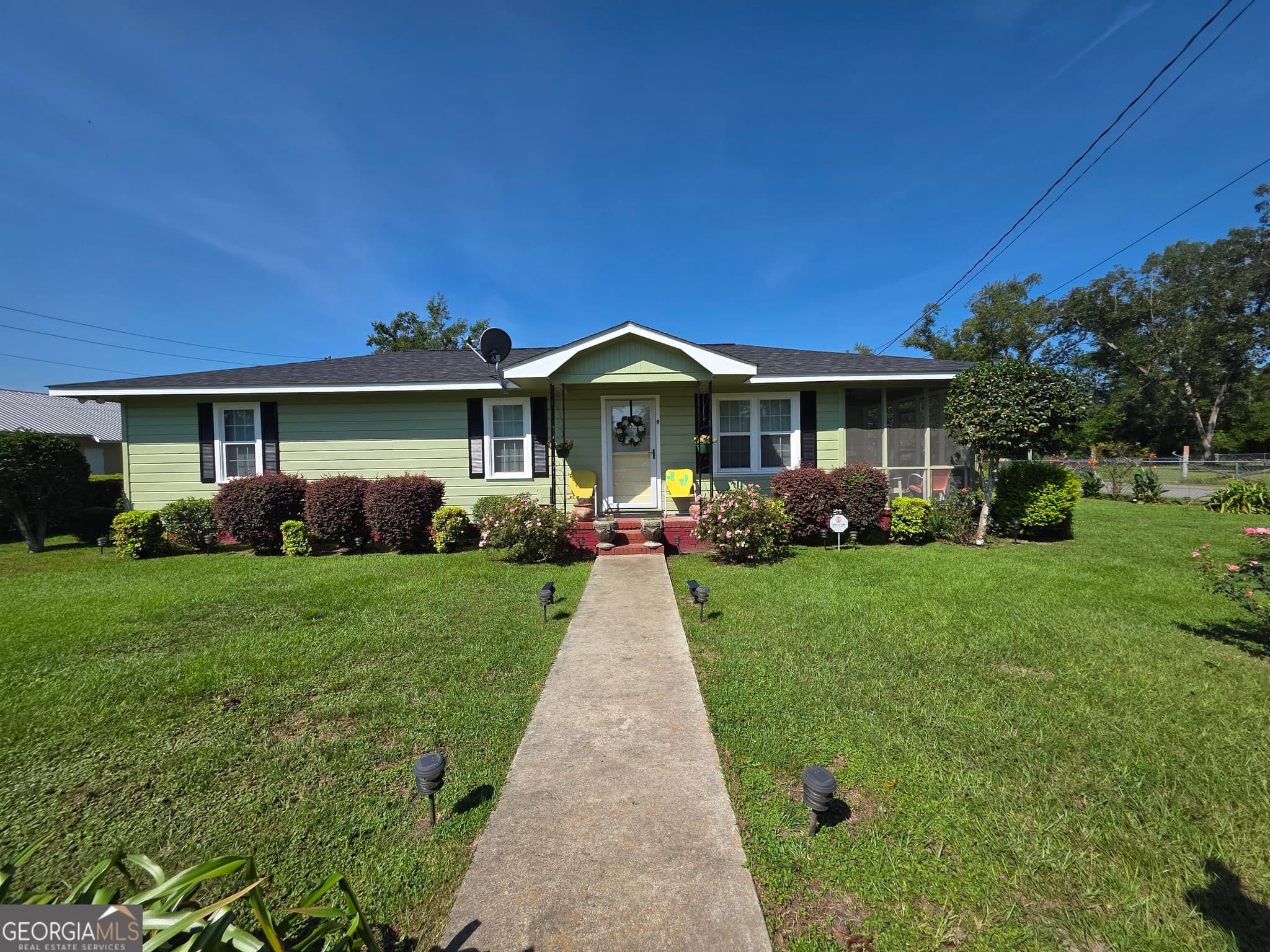 3 bedroom, 1 bathroom, 1,056 sq ft single family residence for sale at 9 Pecan Drive, Hazlehurst, GA 31539 — photo 3